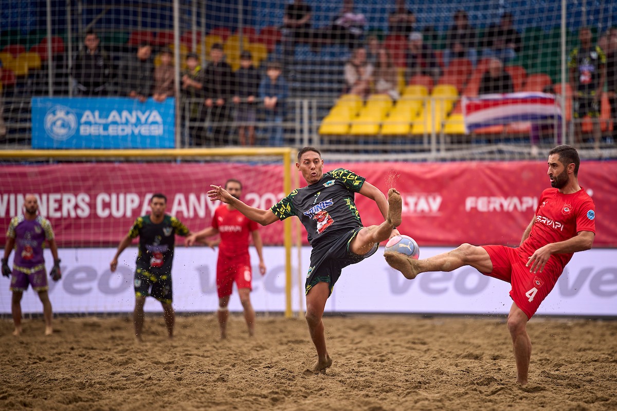 Alanya’nın plaj futbolu devleri son 16’da
