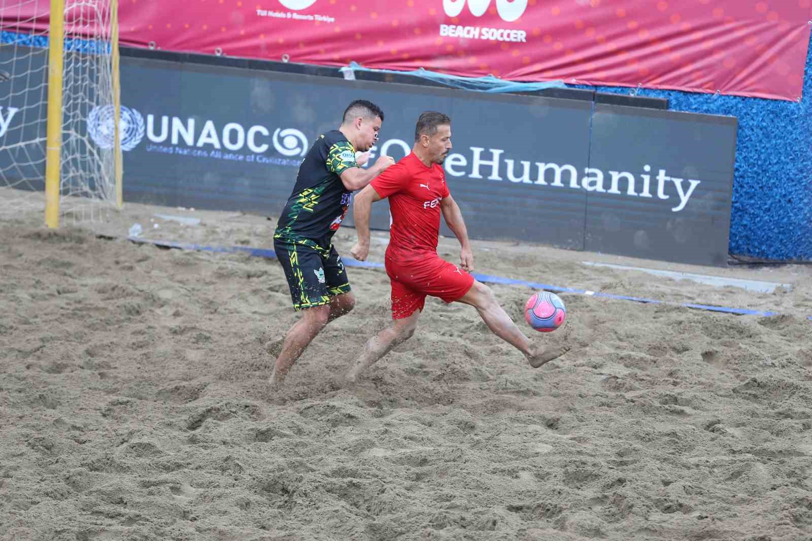Alanya’nın plaj futbolu devleri son 16’da