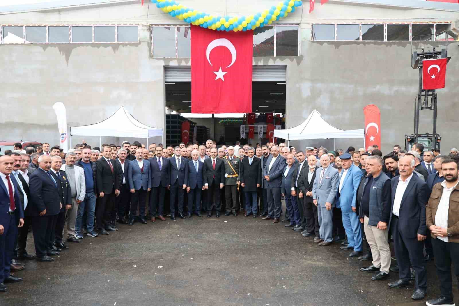 Siirt’te Cumhuriyet coşkusu altyapı yatırımlarıyla taçlandı