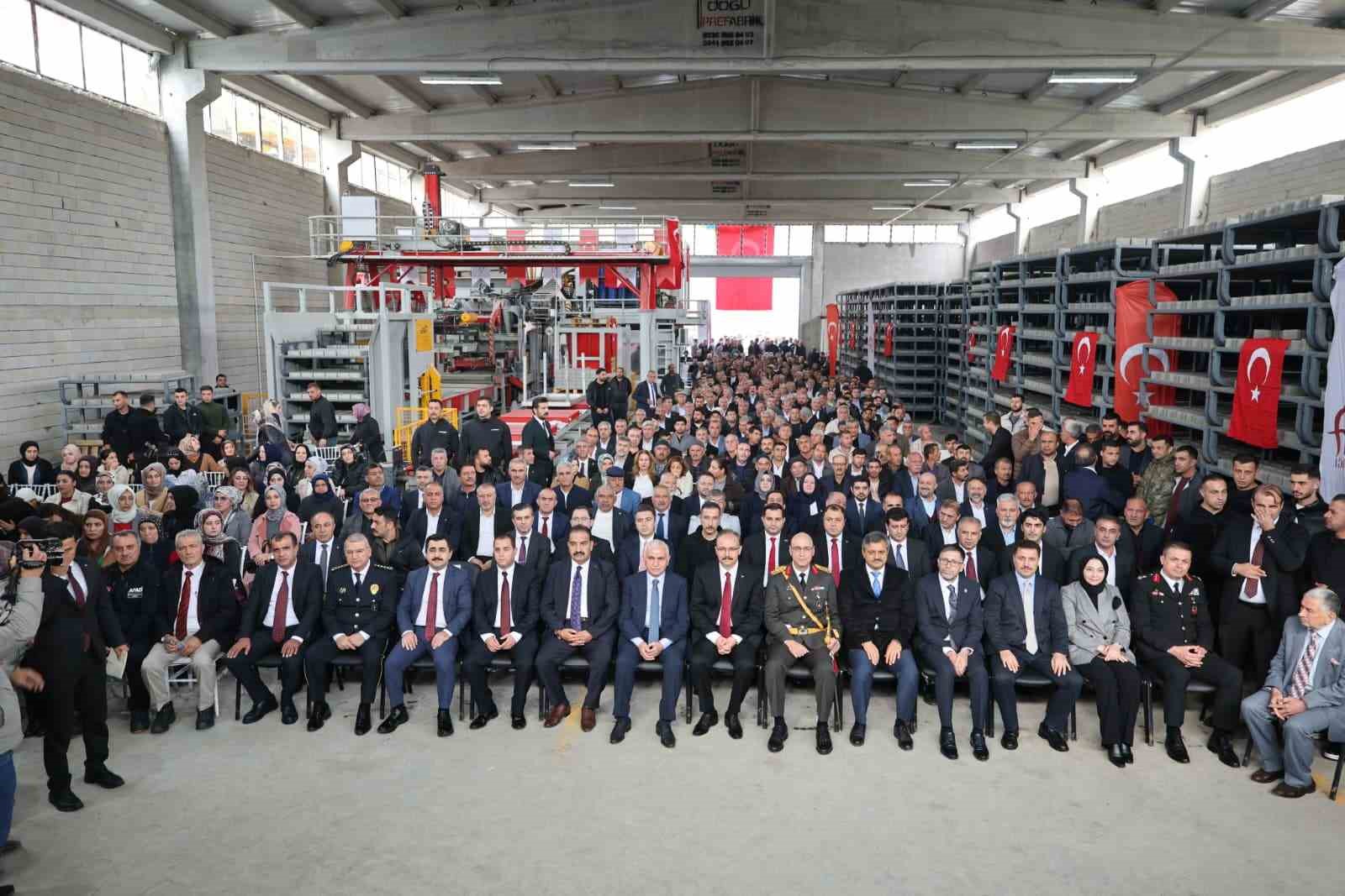 Siirt’te Cumhuriyet coşkusu altyapı yatırımlarıyla taçlandı