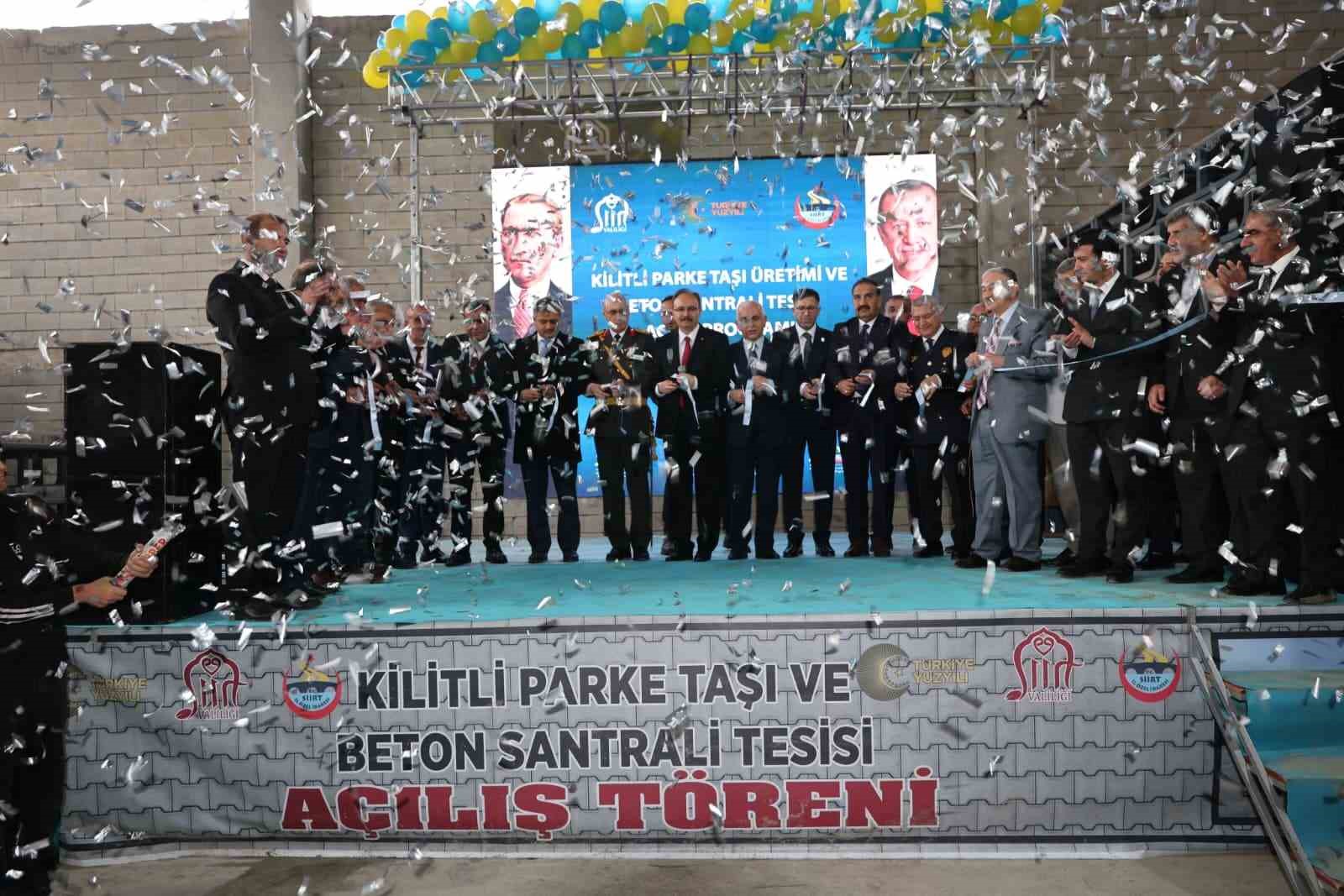 Siirt’te Cumhuriyet coşkusu altyapı yatırımlarıyla taçlandı