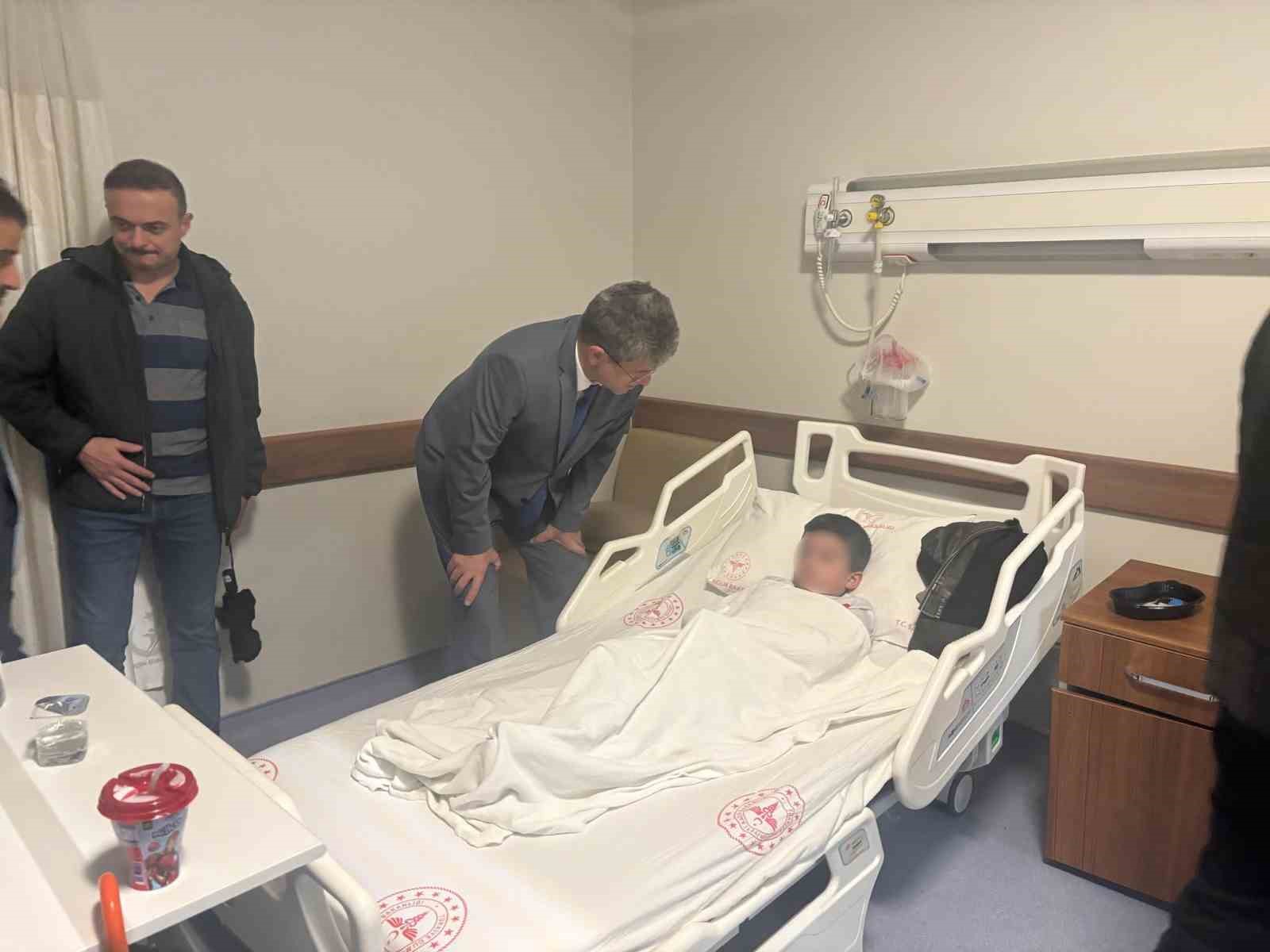 Öğrenci servisi ile otomobil çarpıştı: 5 yaralı