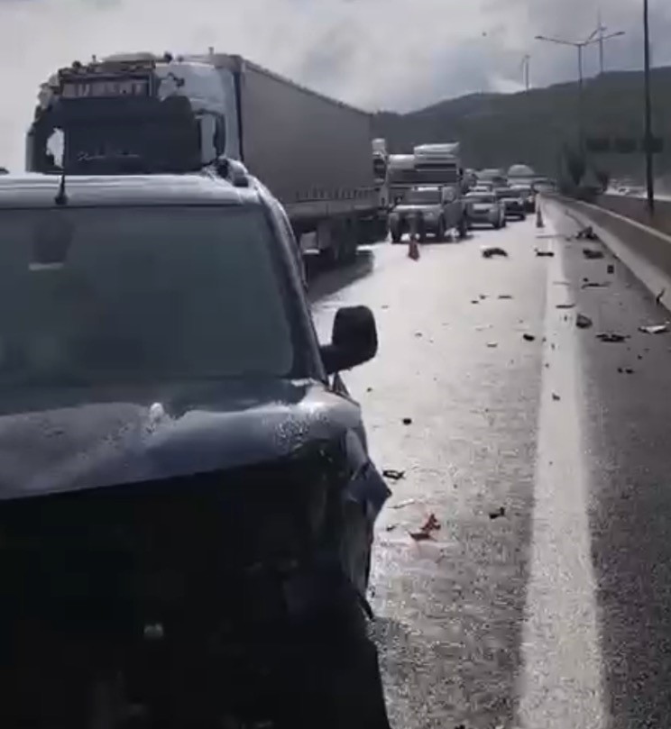 Tarsus-Adana-Gaziantep Otoyolu’nda zincirleme kaza: 8 yaralı