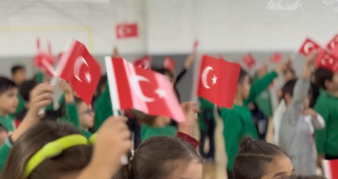 Kayseri’de ilkokul öğrencilerinden Cumhuriyet coşkusunu anlatan klip
