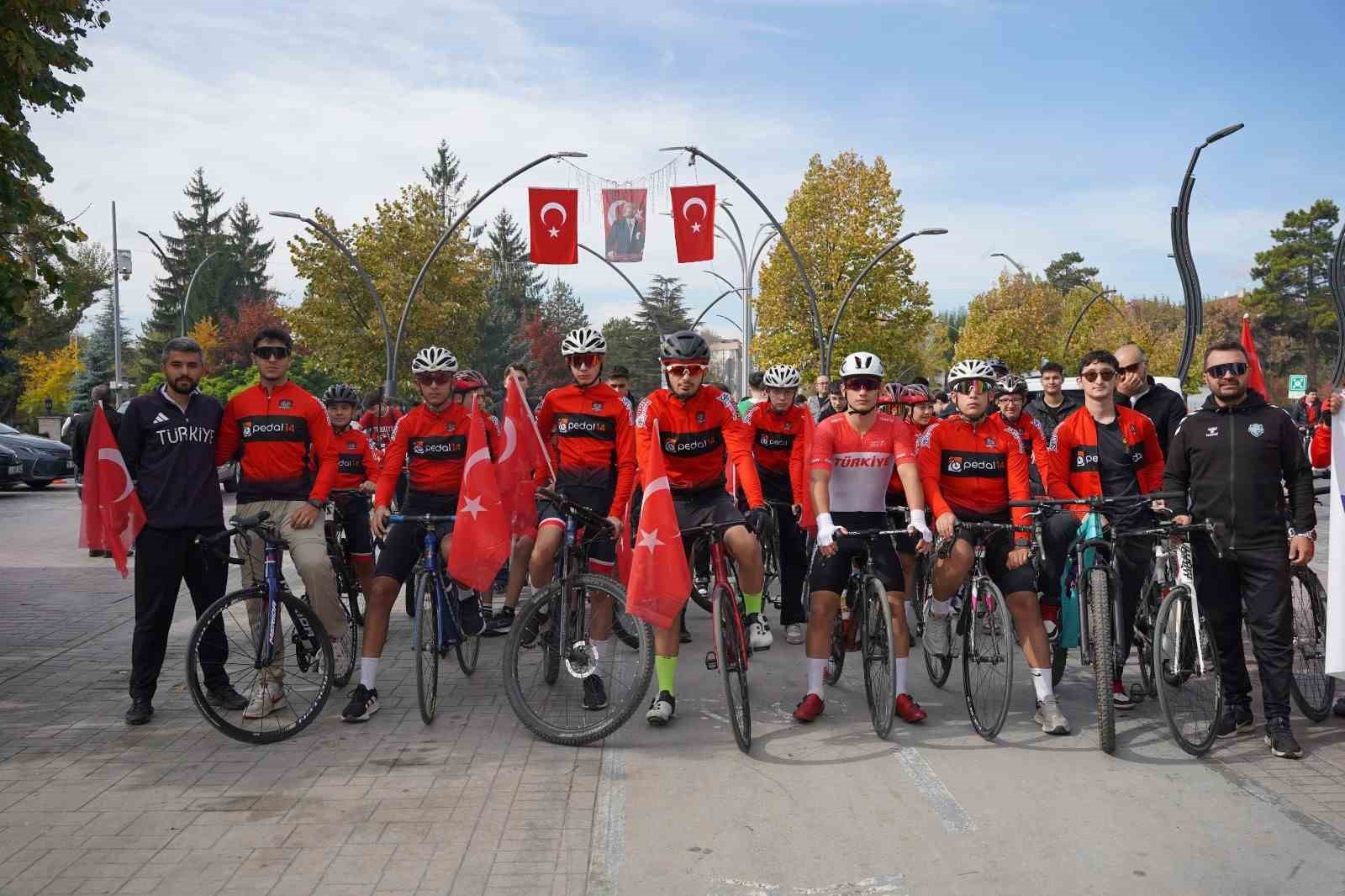 Bolu’da Cumhuriyet’in 103’üncü yılına özel bisiklet turu