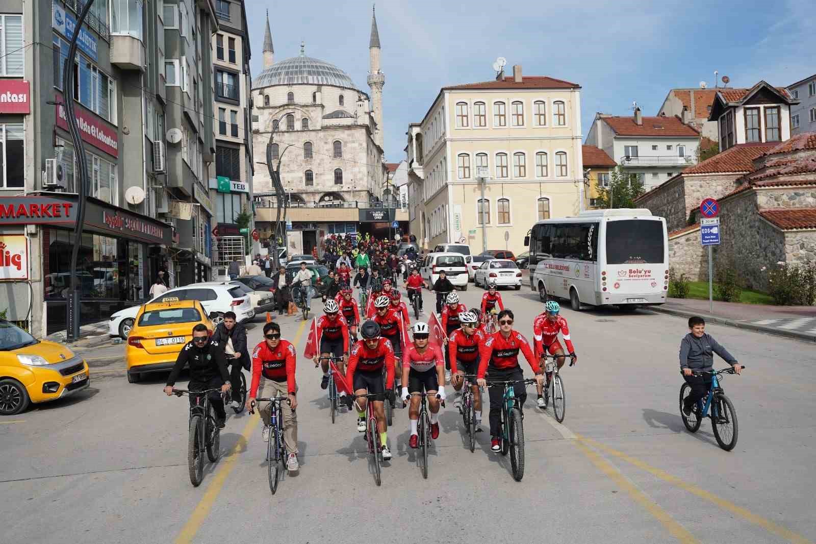 Bolu’da Cumhuriyet’in 103’üncü yılına özel bisiklet turu