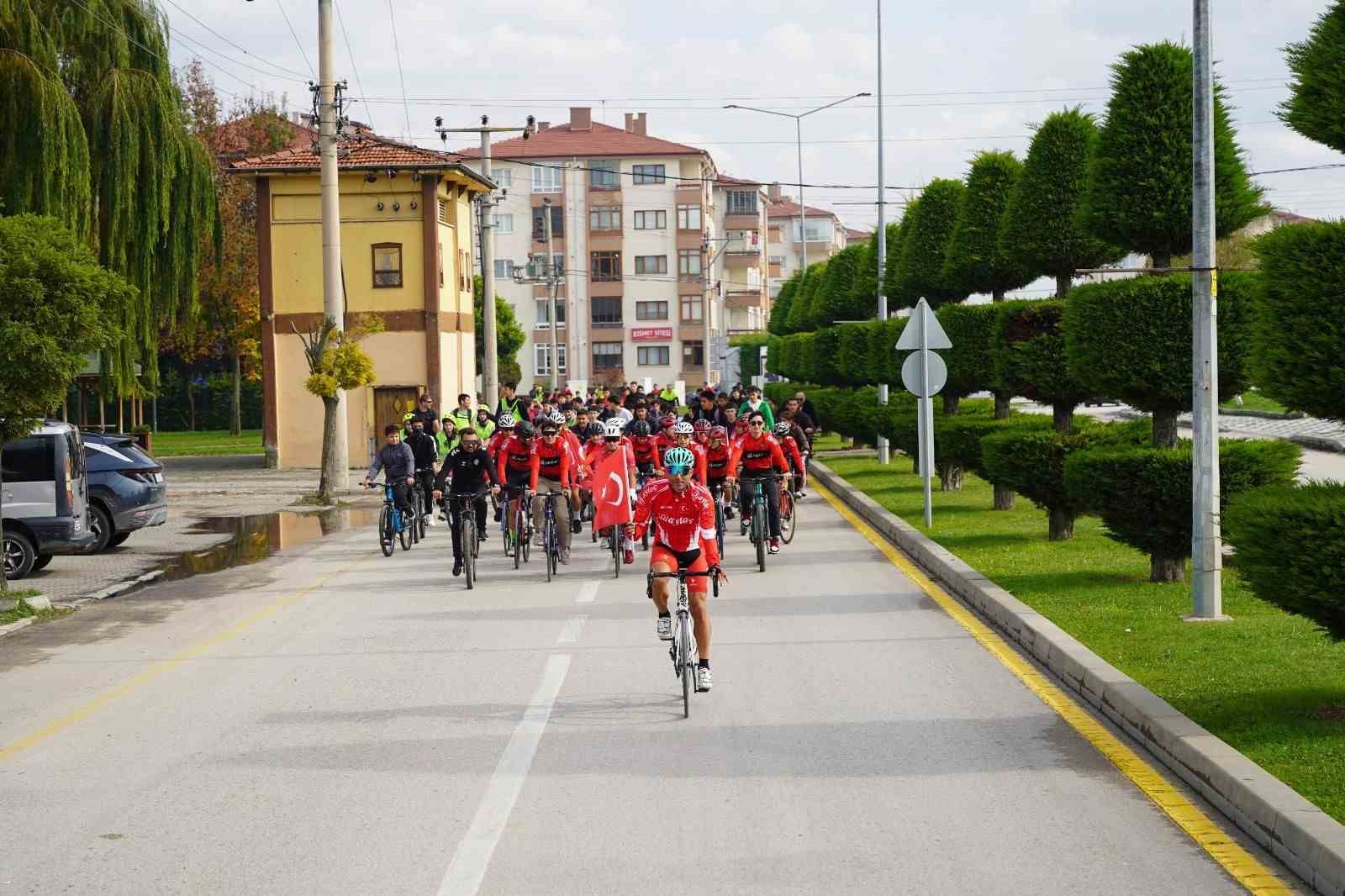 Bolu’da Cumhuriyet’in 103’üncü yılına özel bisiklet turu