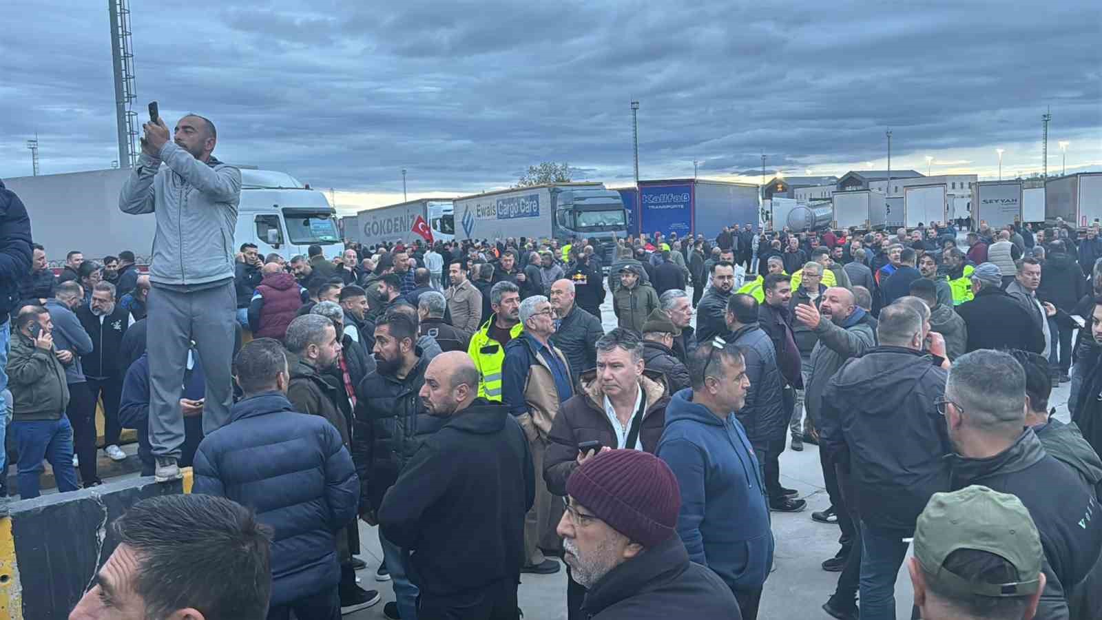 Avrupa’ya açılan sınır kapısında kontak kapattılar