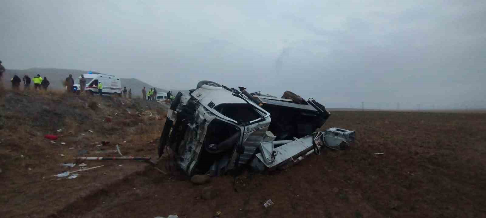 Van Başkale yolunda feci kaza: 12 yaralı