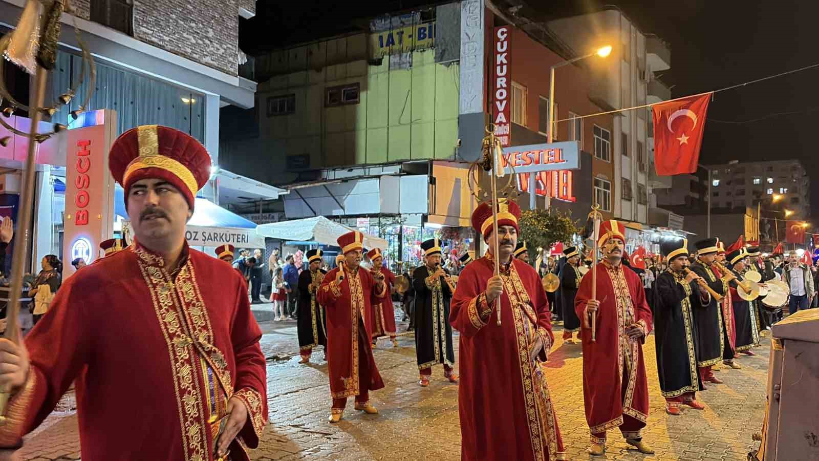 Osmaniye’de Cumhuriyet’in 103. yılı 103 metrelik Türk bayrağıyla kutlandı