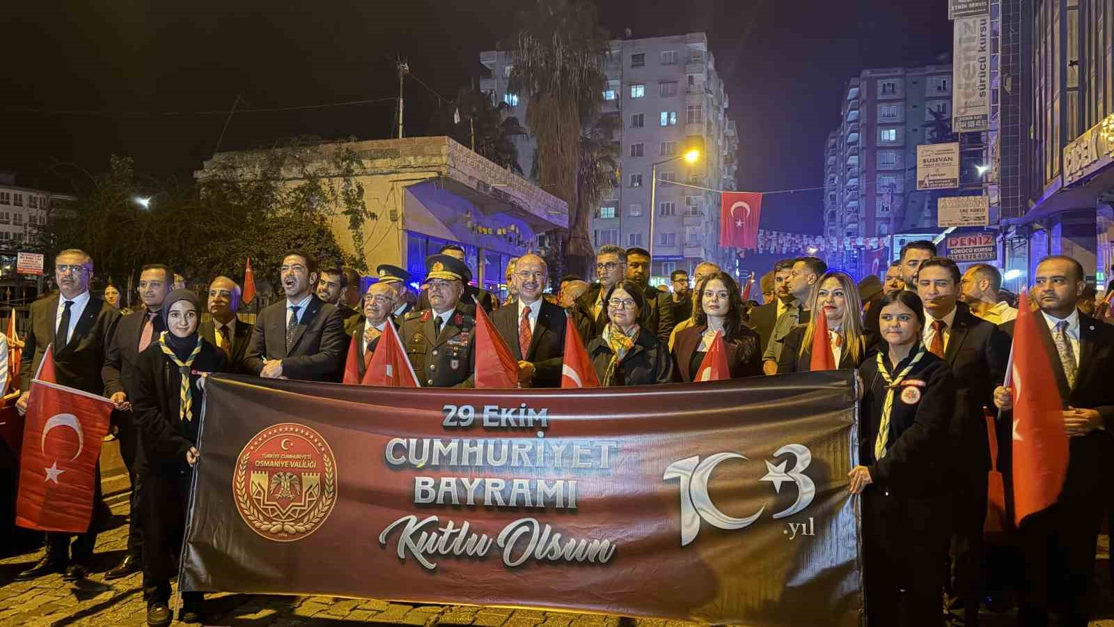 Osmaniye’de Cumhuriyet’in 103. yılı 103 metrelik Türk bayrağıyla kutlandı