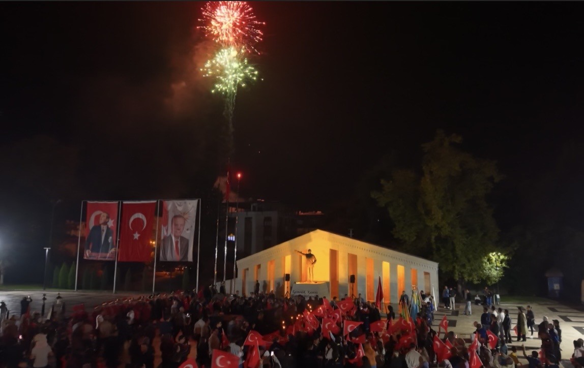 Osmaniye’de Cumhuriyet’in 103. yılı 103 metrelik Türk bayrağıyla kutlandı