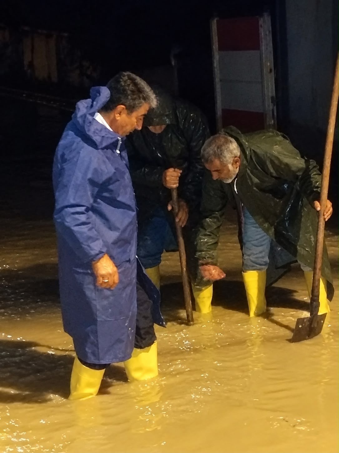 Sel felaketini yaşayan Yurtbaşı’nda Başkan Doğan ekiplerin başında sahaya indi