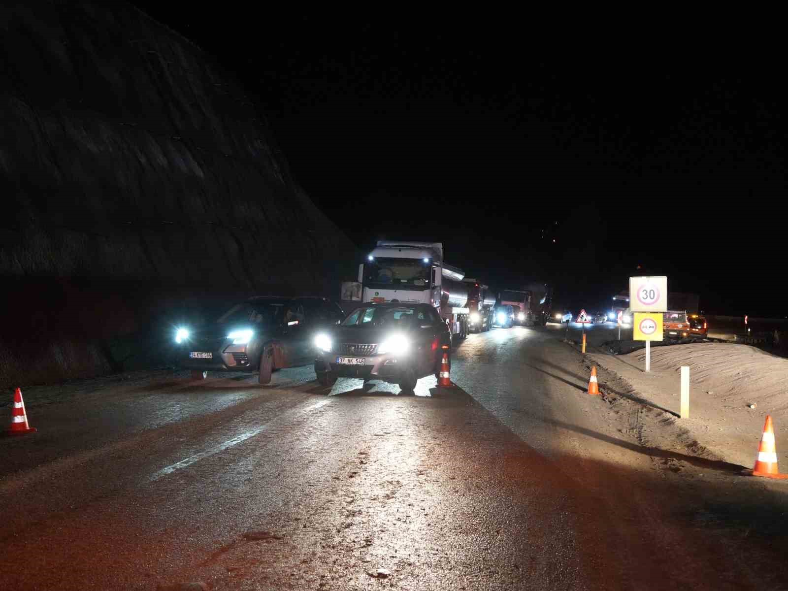 Kastamonu’da iki kamyonet çarpıştı: 9 yaralı
