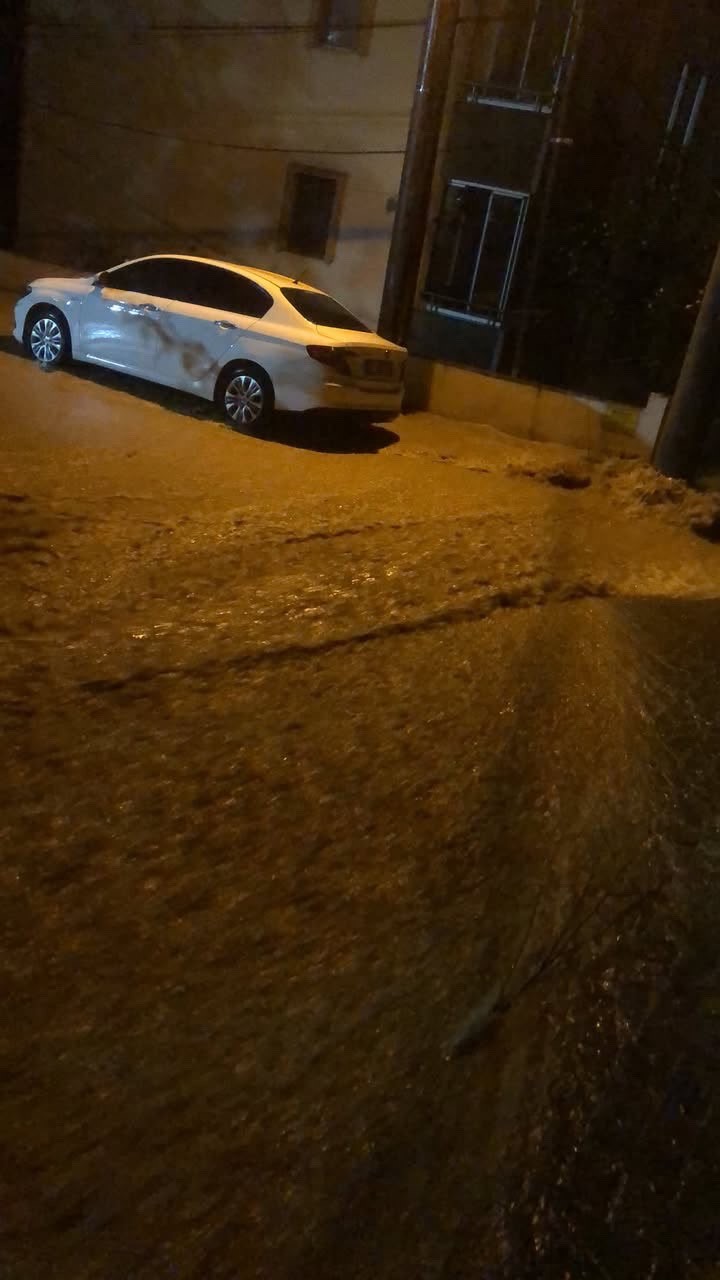 Biga’da cadde ve sokaklar göle döndü