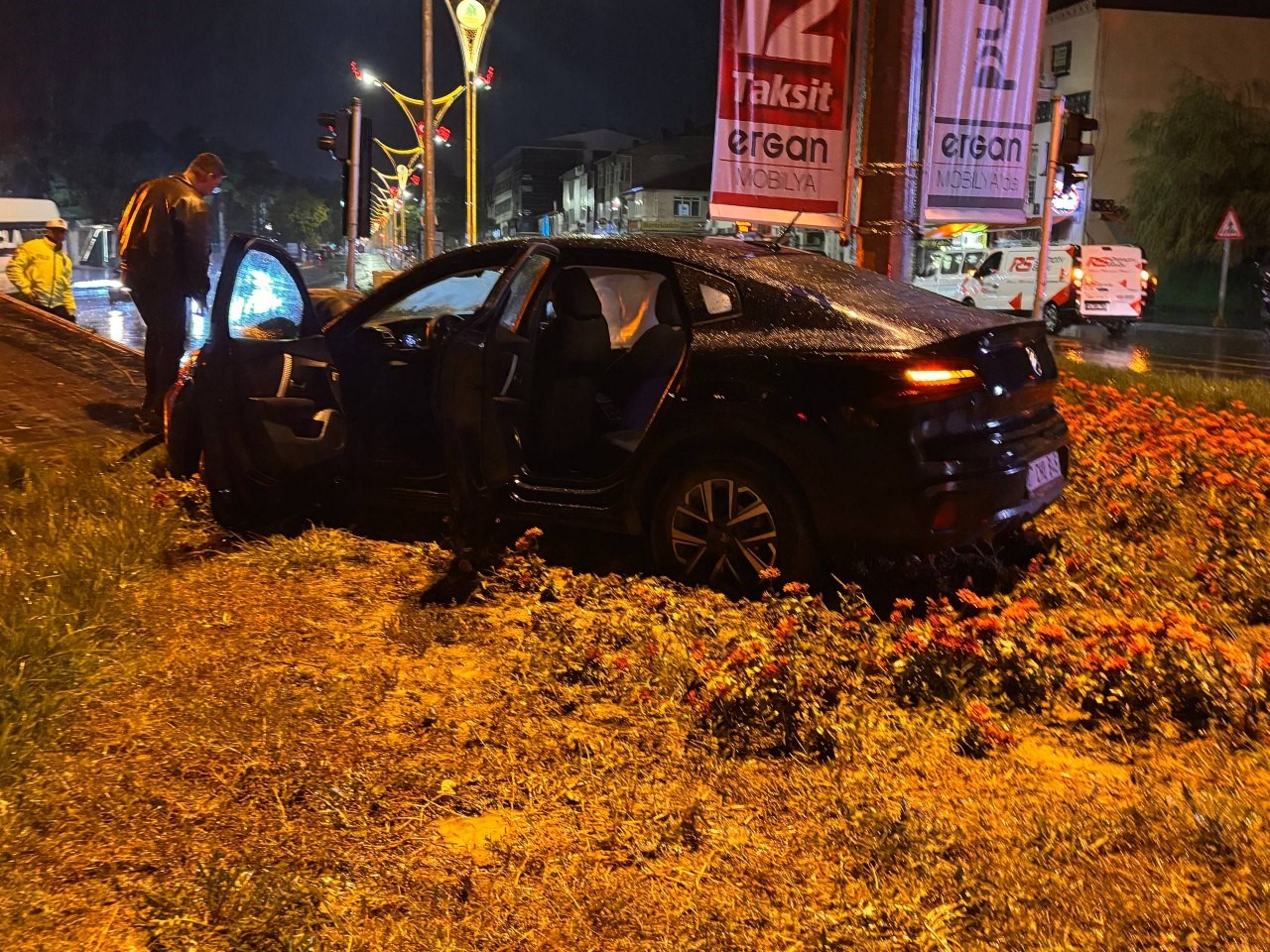 Erzincan’da sağanak yağış sonrası trafik kazası: 3 yaralı