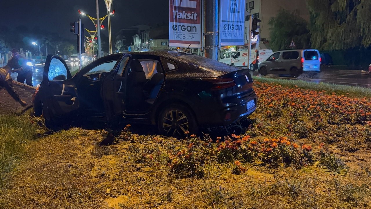 Erzincan’da sağanak yağış sonrası trafik kazası: 3 yaralı