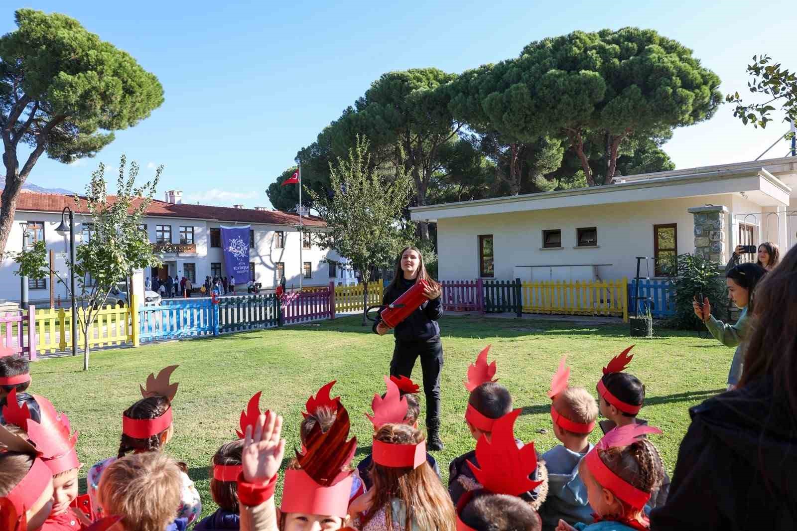 Aydın’da miniklere yangın ve acil durum eğitimi