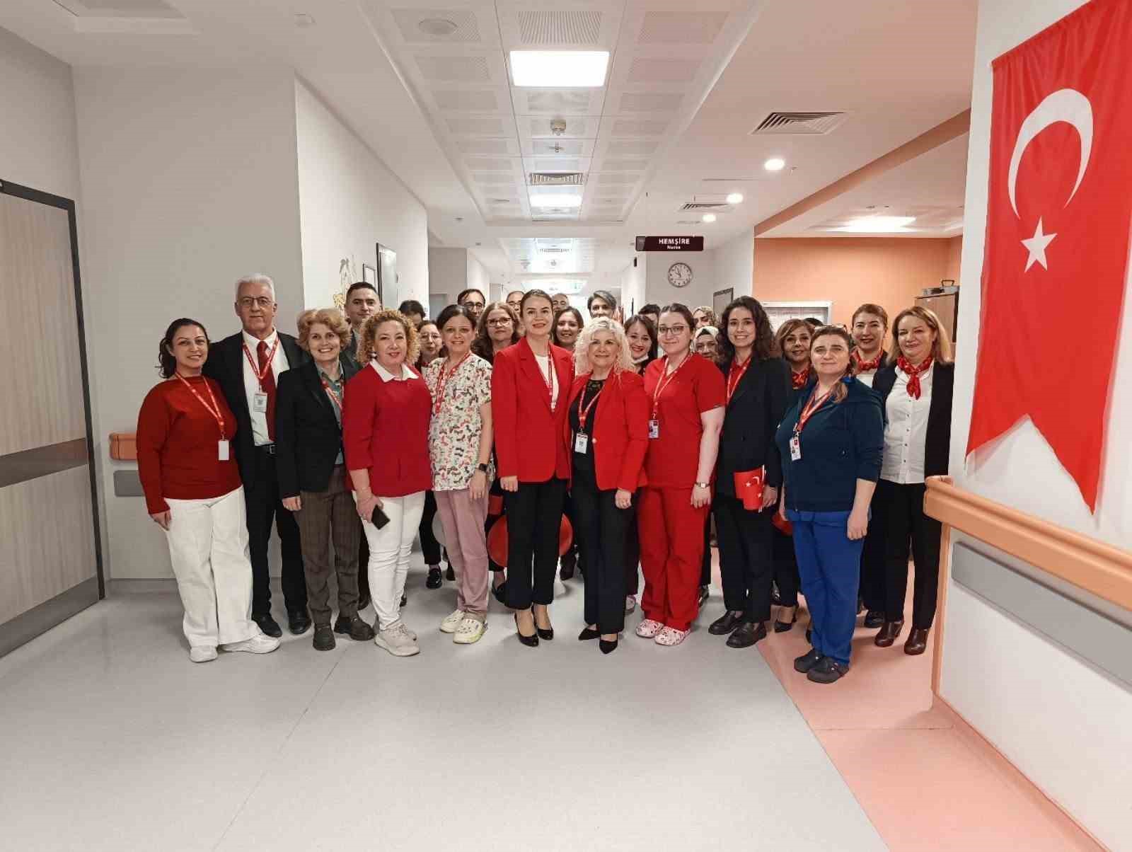 Cumhuriyet Bayramı coşkusu hastane koridorlarına taşındı