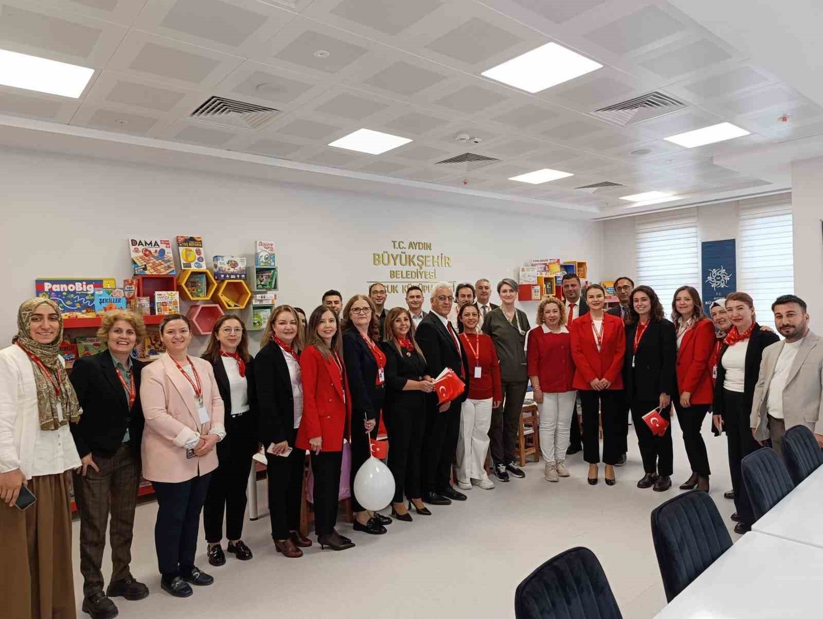 Cumhuriyet Bayramı coşkusu hastane koridorlarına taşındı