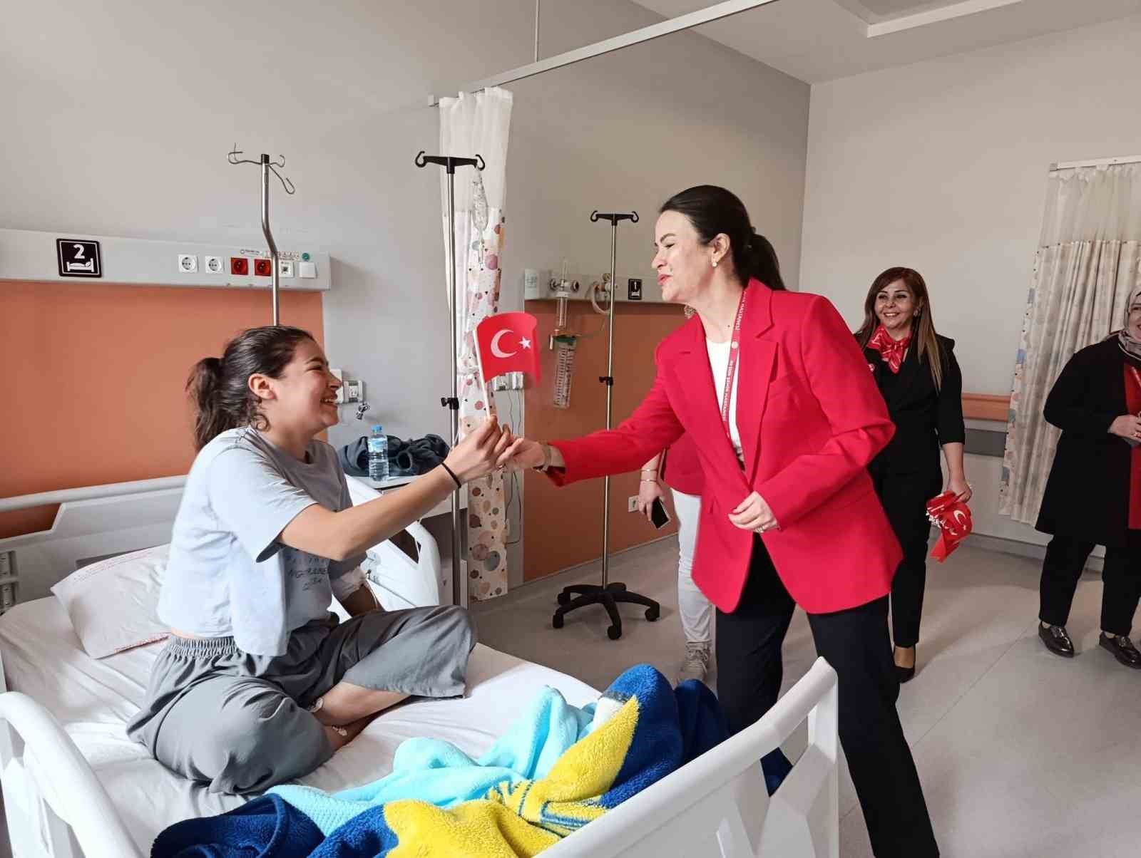 Cumhuriyet Bayramı coşkusu hastane koridorlarına taşındı