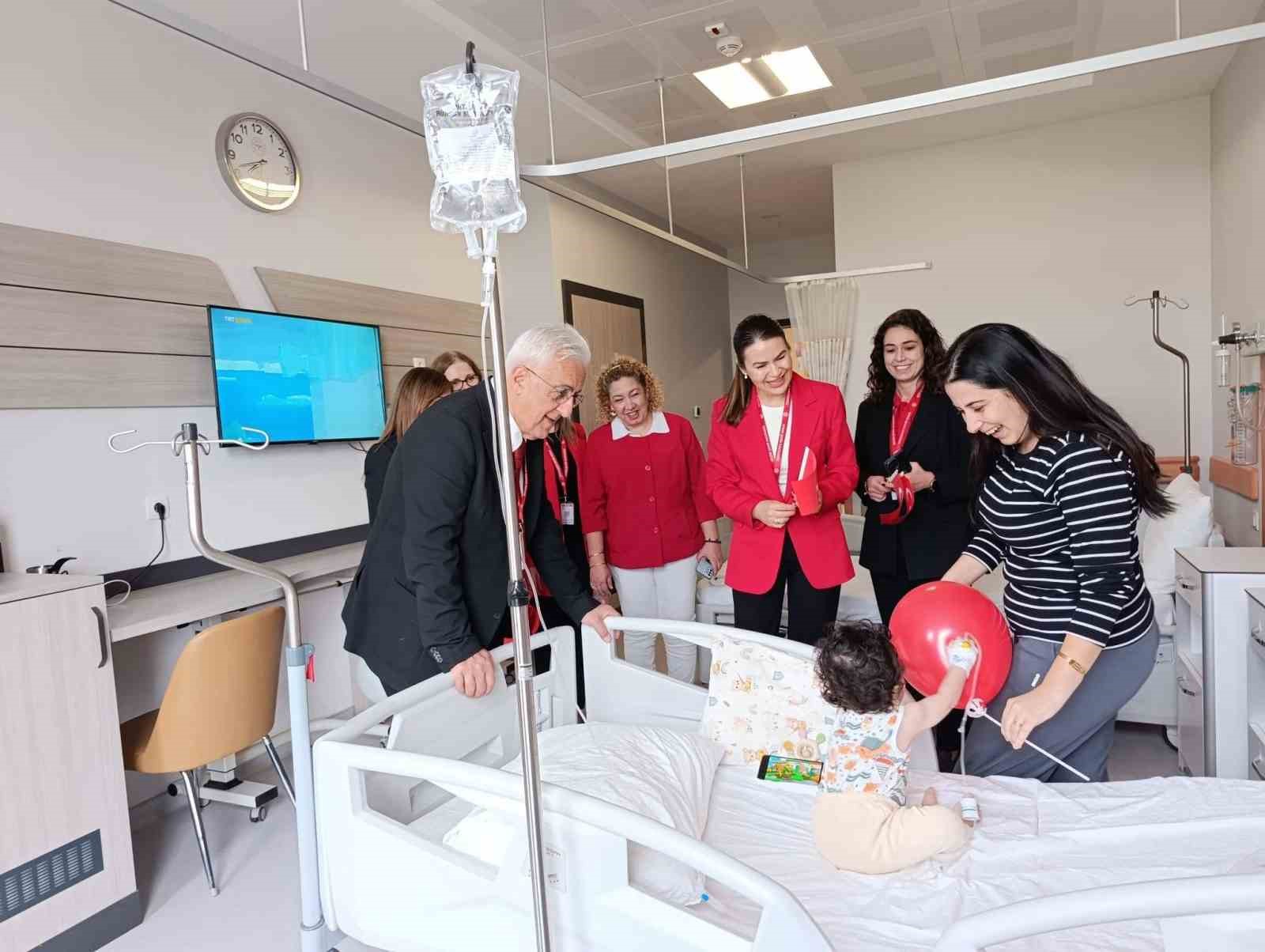Cumhuriyet Bayramı coşkusu hastane koridorlarına taşındı