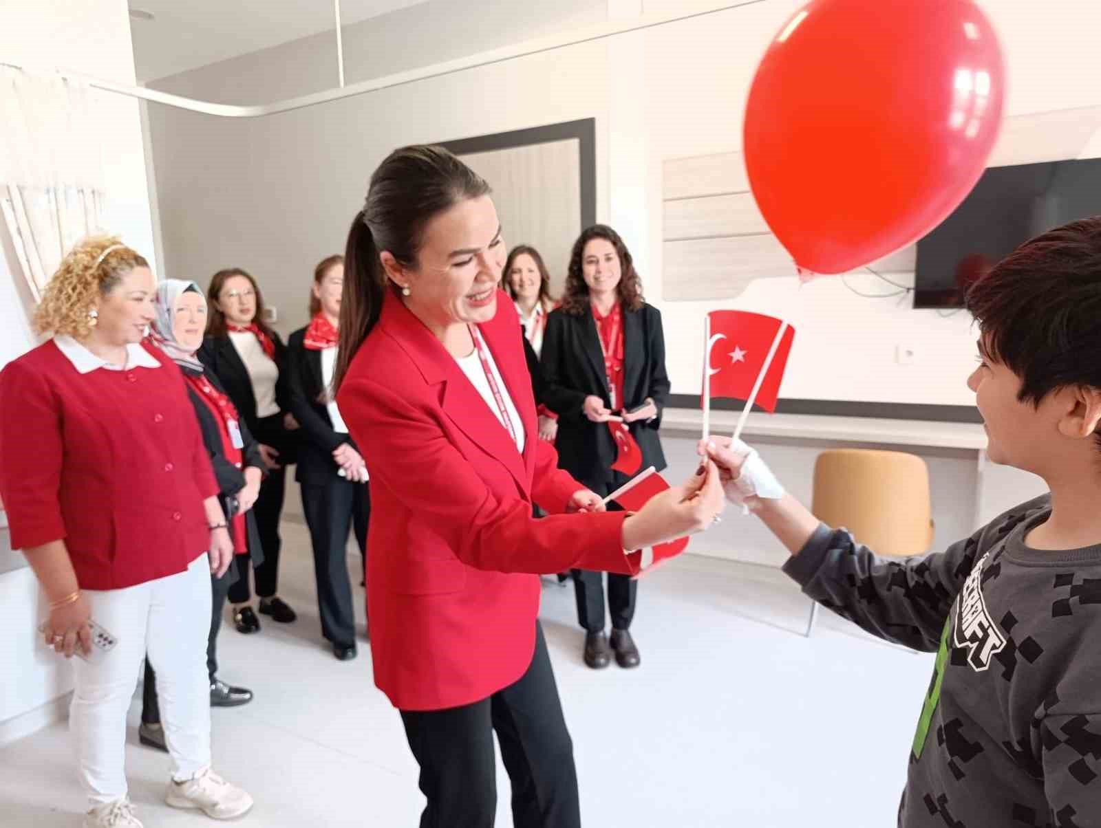 Cumhuriyet Bayramı coşkusu hastane koridorlarına taşındı