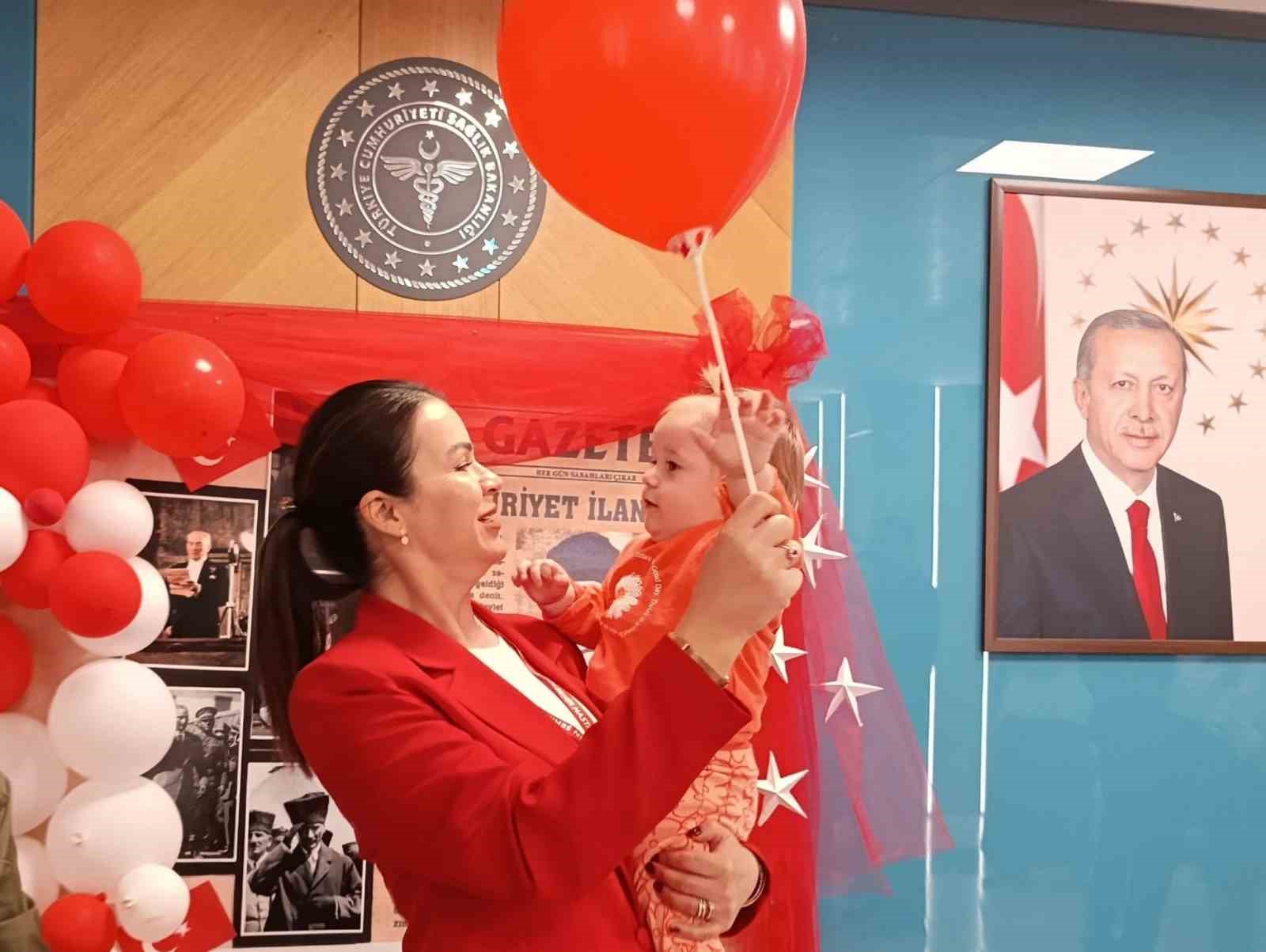 Cumhuriyet Bayramı coşkusu hastane koridorlarına taşındı