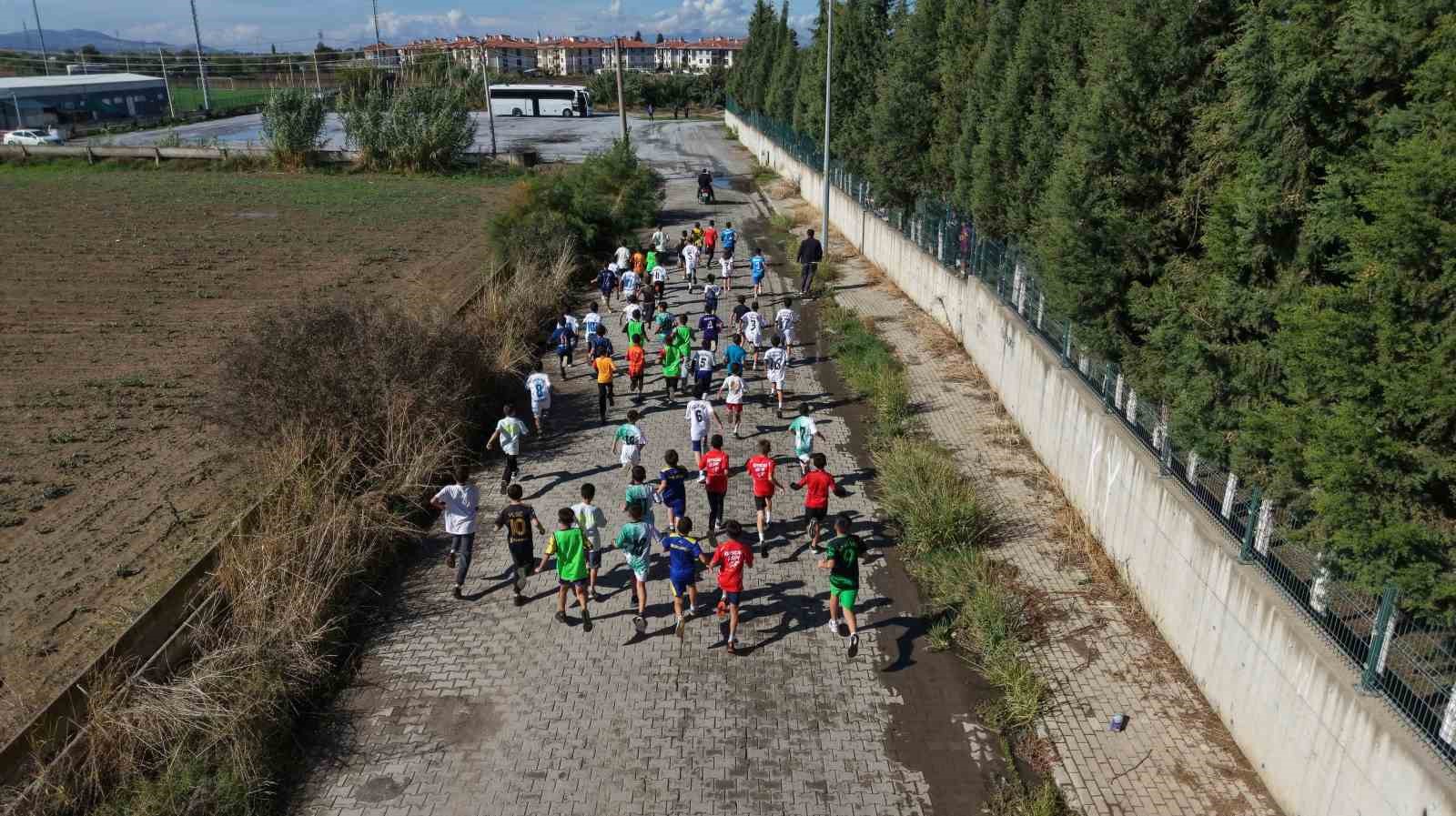 Aydın’da kros heyecanına 281 sporcu katıldı