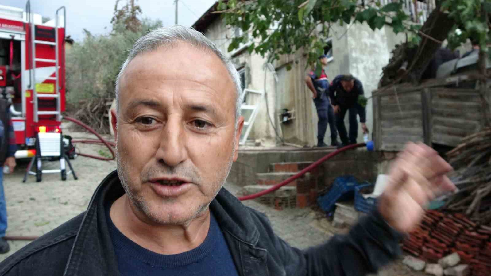 Benzin ile ocakta odun yakmak isterken evi yaktı
