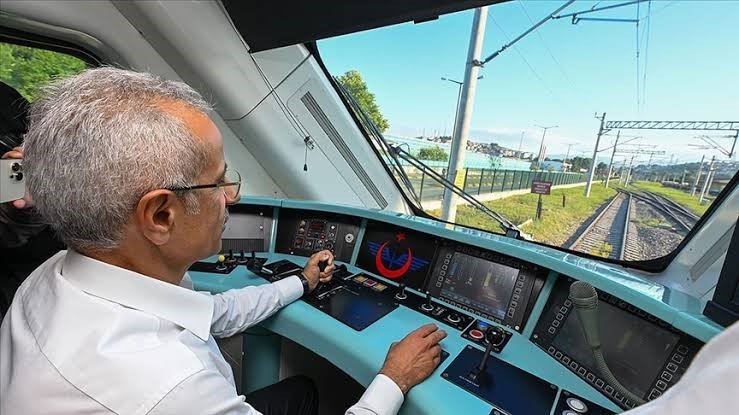 Bakan Uraloğlu: "Asya ile Avrupa’yı 4 dakikada birbirine bağlayan Marmaray ile 13 yılda toplam 1,6 milyar yolcuya hizmet verdik"