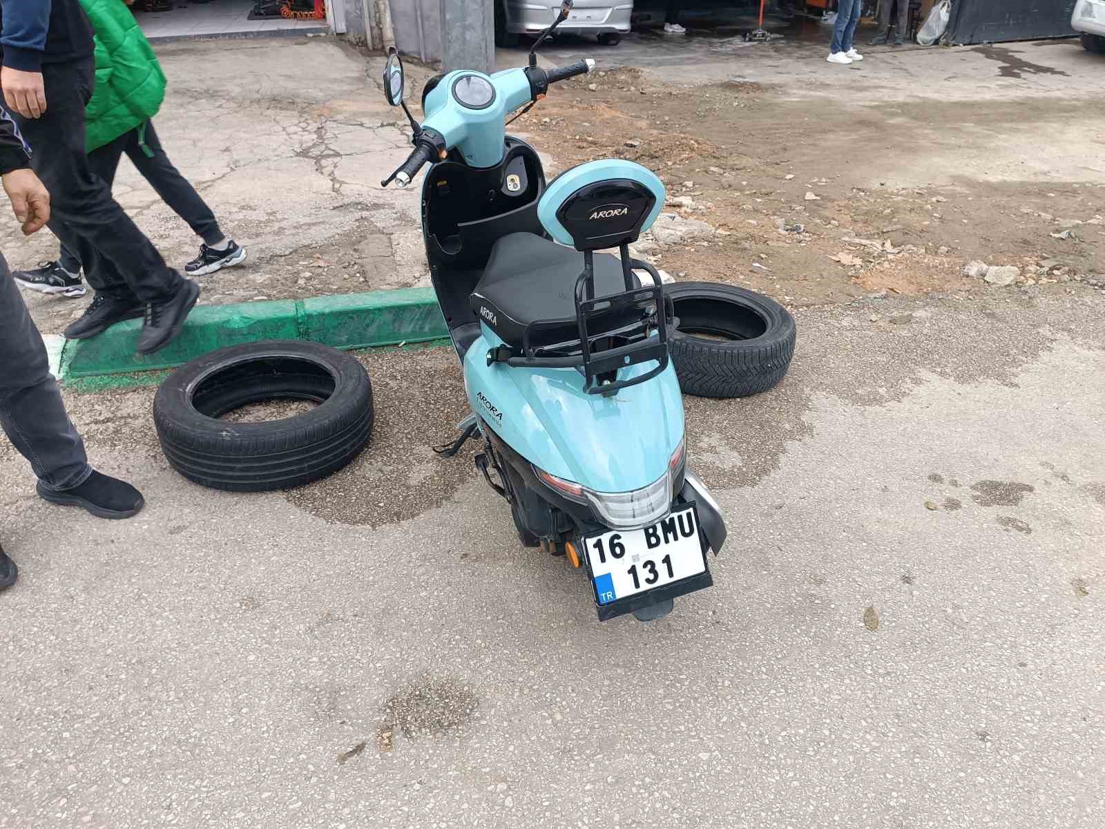 Motosiklet yayaya çarptı, ikisi de metrelerce sürüklendi; O anlar kamerada