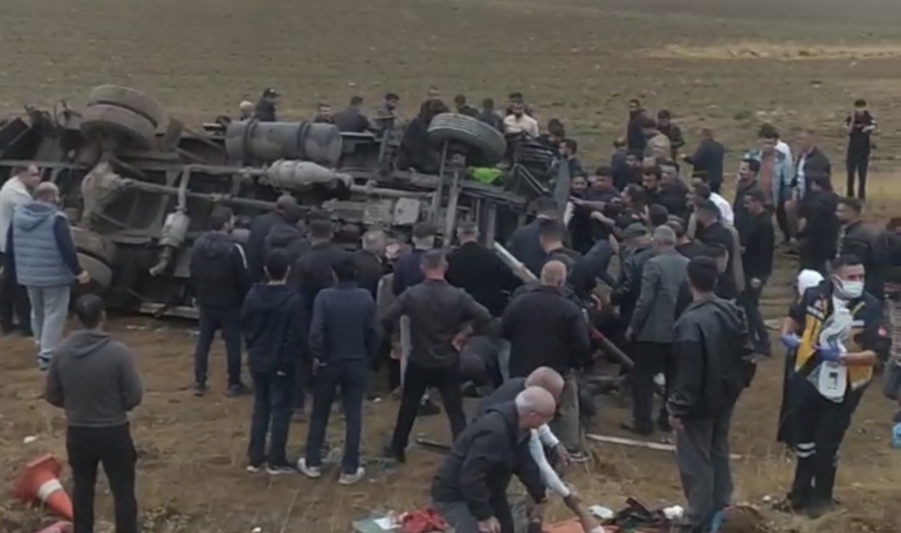 Yüksekova’da iki ayrı trafik kazasında 9 kişi yaralandı