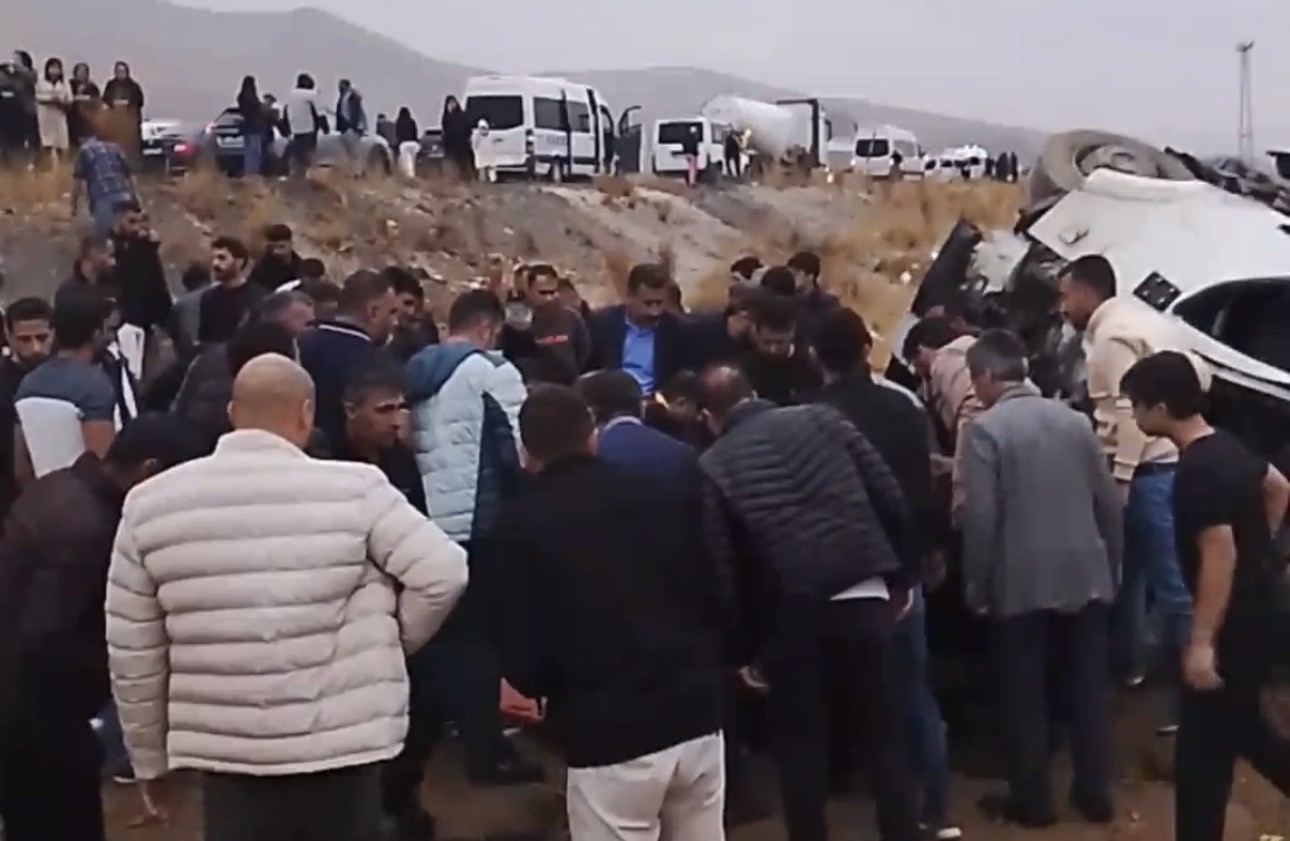 Yüksekova’da iki ayrı trafik kazasında 9 kişi yaralandı