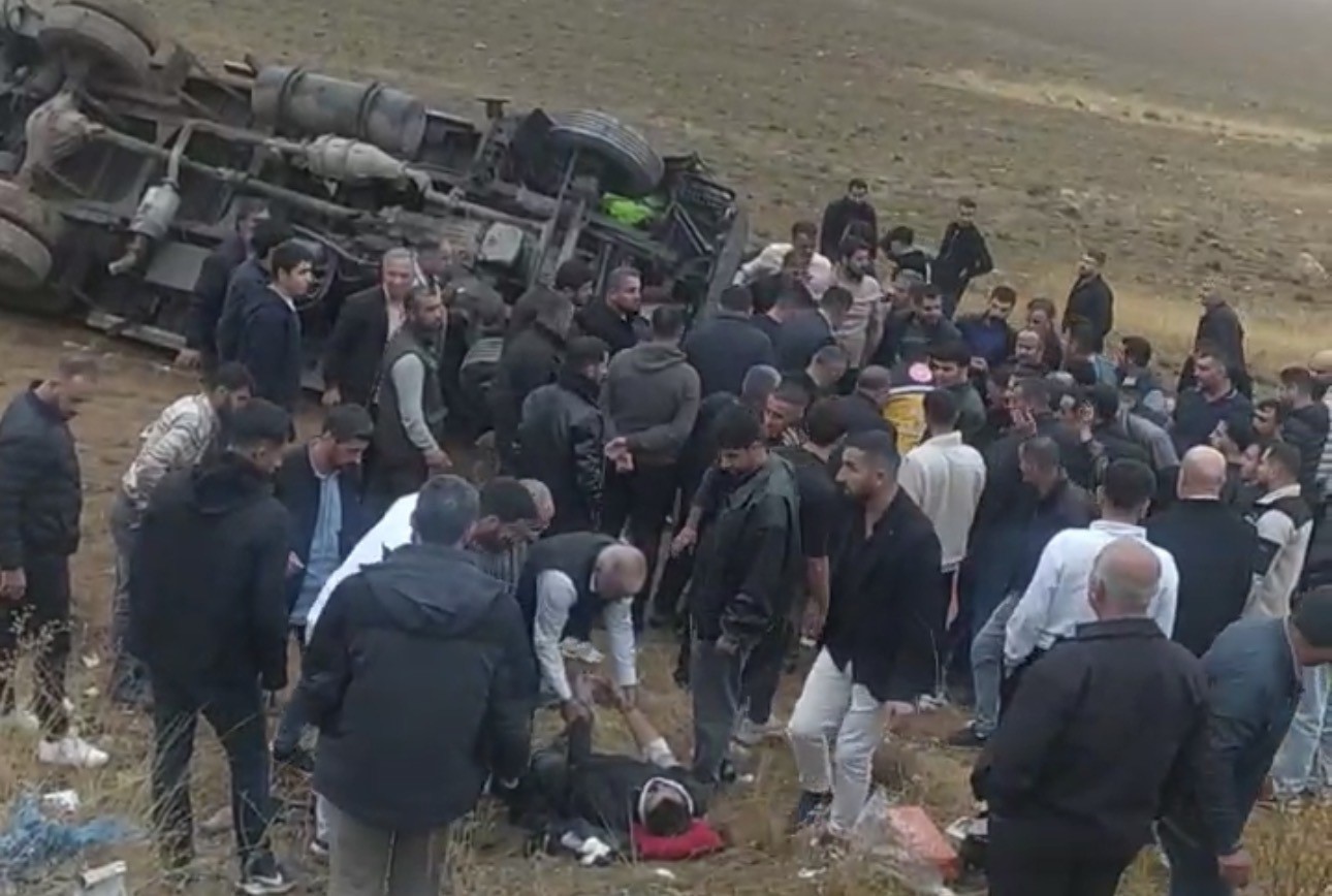 Yüksekova’da iki ayrı trafik kazasında 9 kişi yaralandı