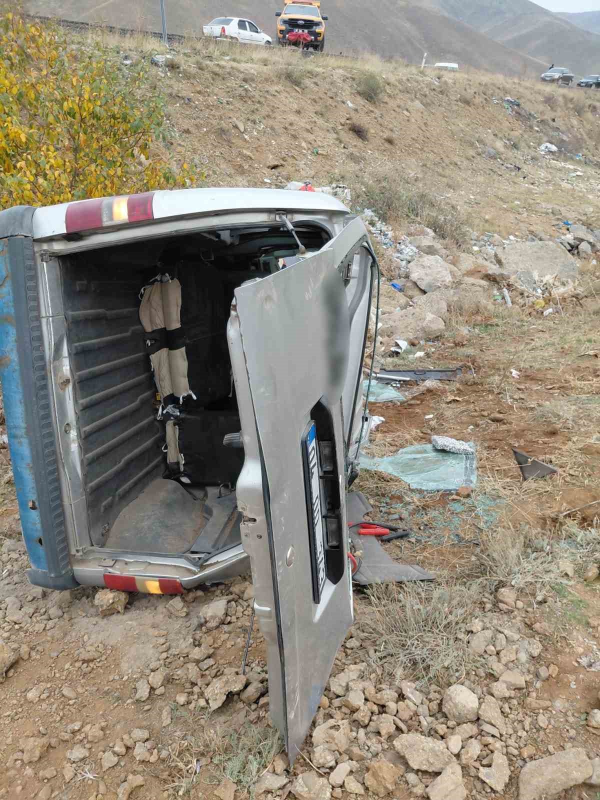 Yüksekova’da iki ayrı trafik kazasında 9 kişi yaralandı