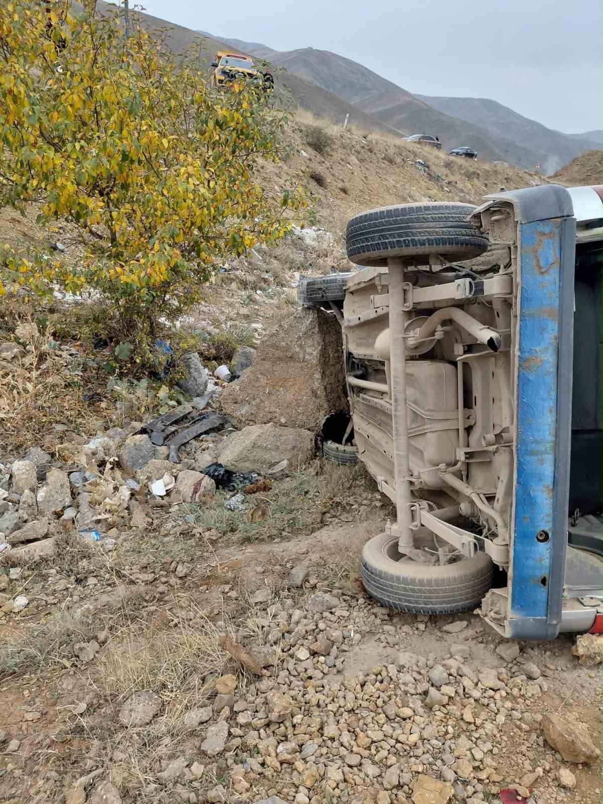 Yüksekova’da iki ayrı trafik kazasında 9 kişi yaralandı