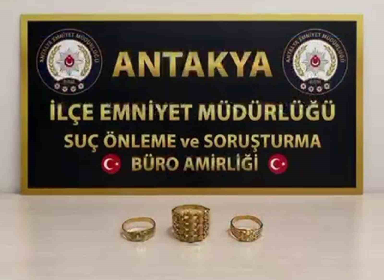 100 bin TL’lik vurgun için 200 kilometre yol kat eden suç makinelerinin kuyumcudan yüzük çaldıkları anlar kamerada