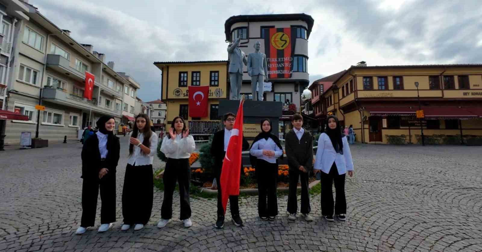 Eskişehir’de Cumhuriyet coşkusu Gençlik Tiyatrosuyla sahneye taşındı