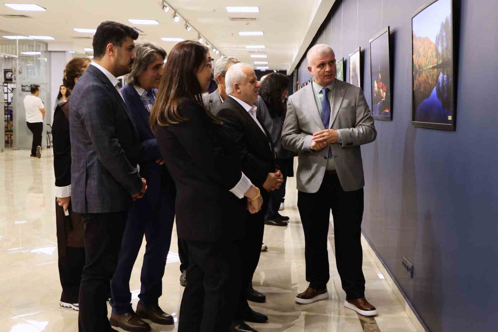 Esenler’de "Al Sancağın Gölgesinde Anadolu" fotoğraf sergisi açıldı