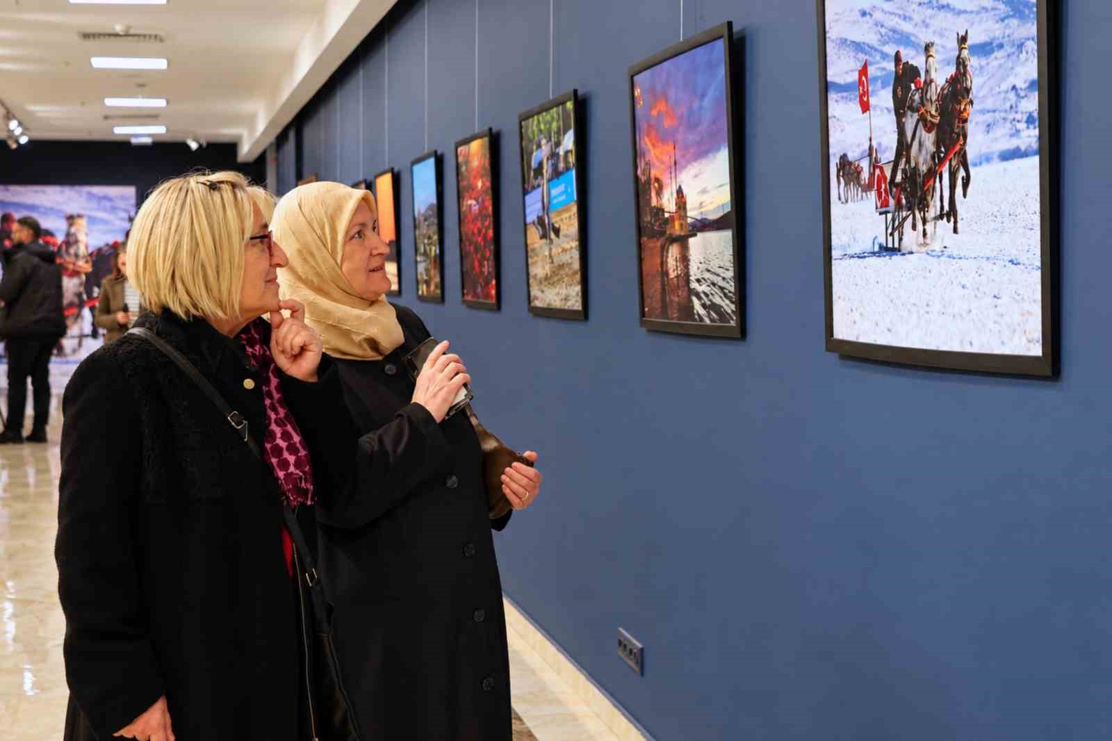 Esenler’de "Al Sancağın Gölgesinde Anadolu" fotoğraf sergisi açıldı