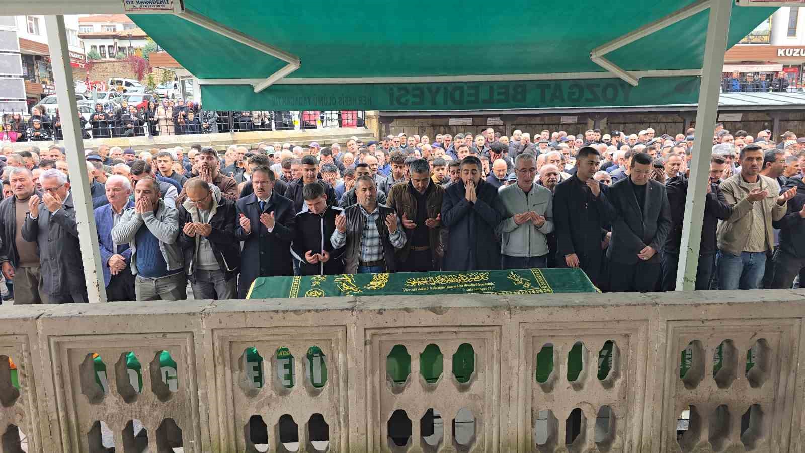 Çorum’daki kazada hayatını kaybeden anne ve 2 evladı toprağa verildi