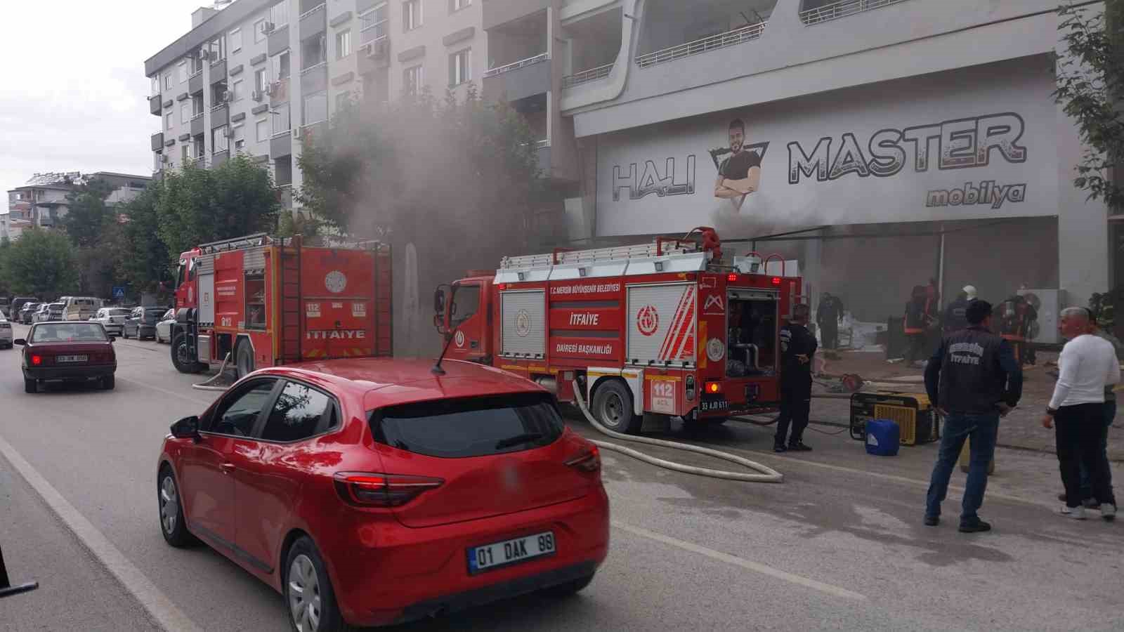 Mut’ta halı ve mobilya mağazasında yangın