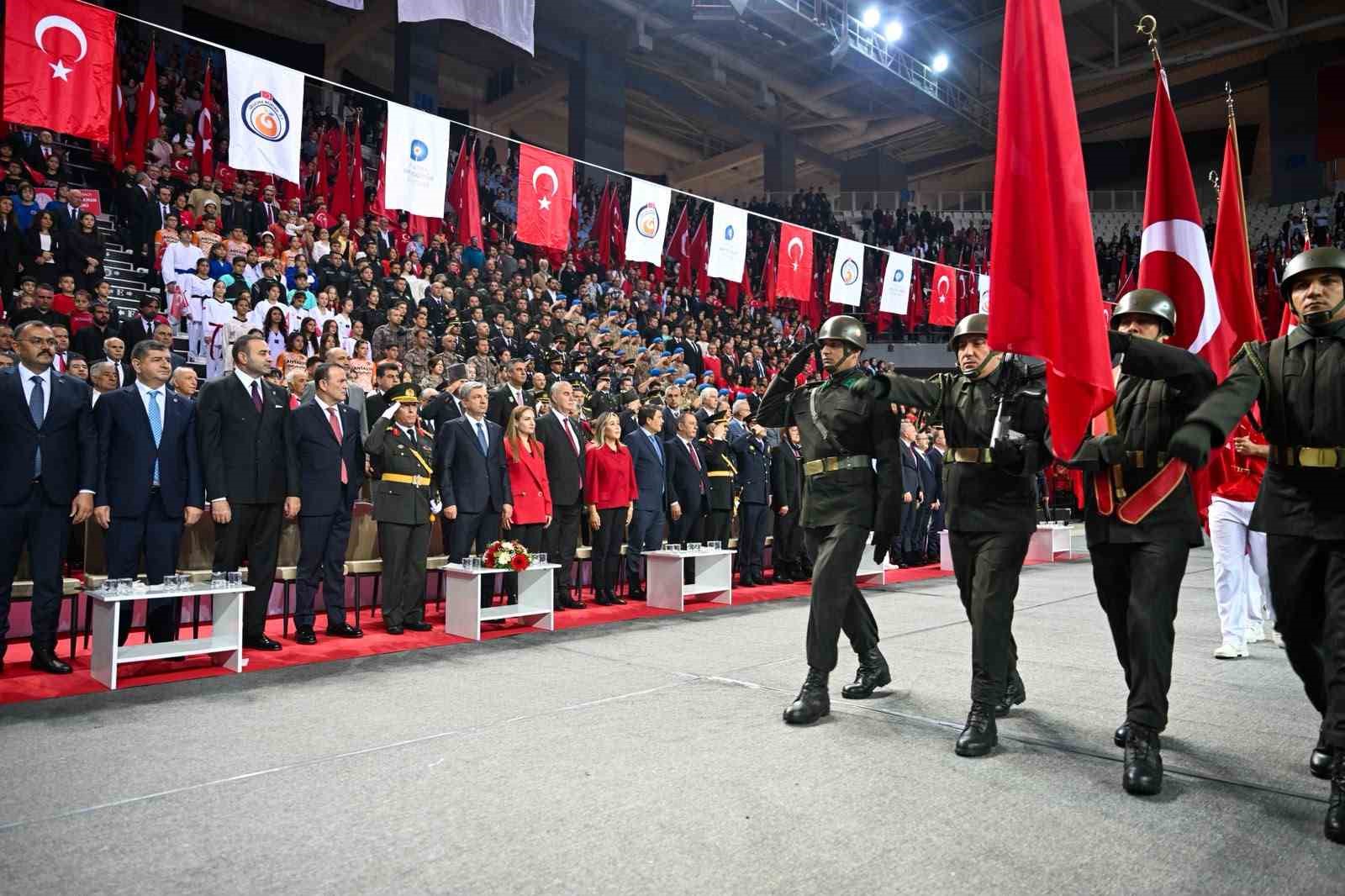 Antalya’da 29 Ekim 10 bin kişilik spor salonunda kutlandı