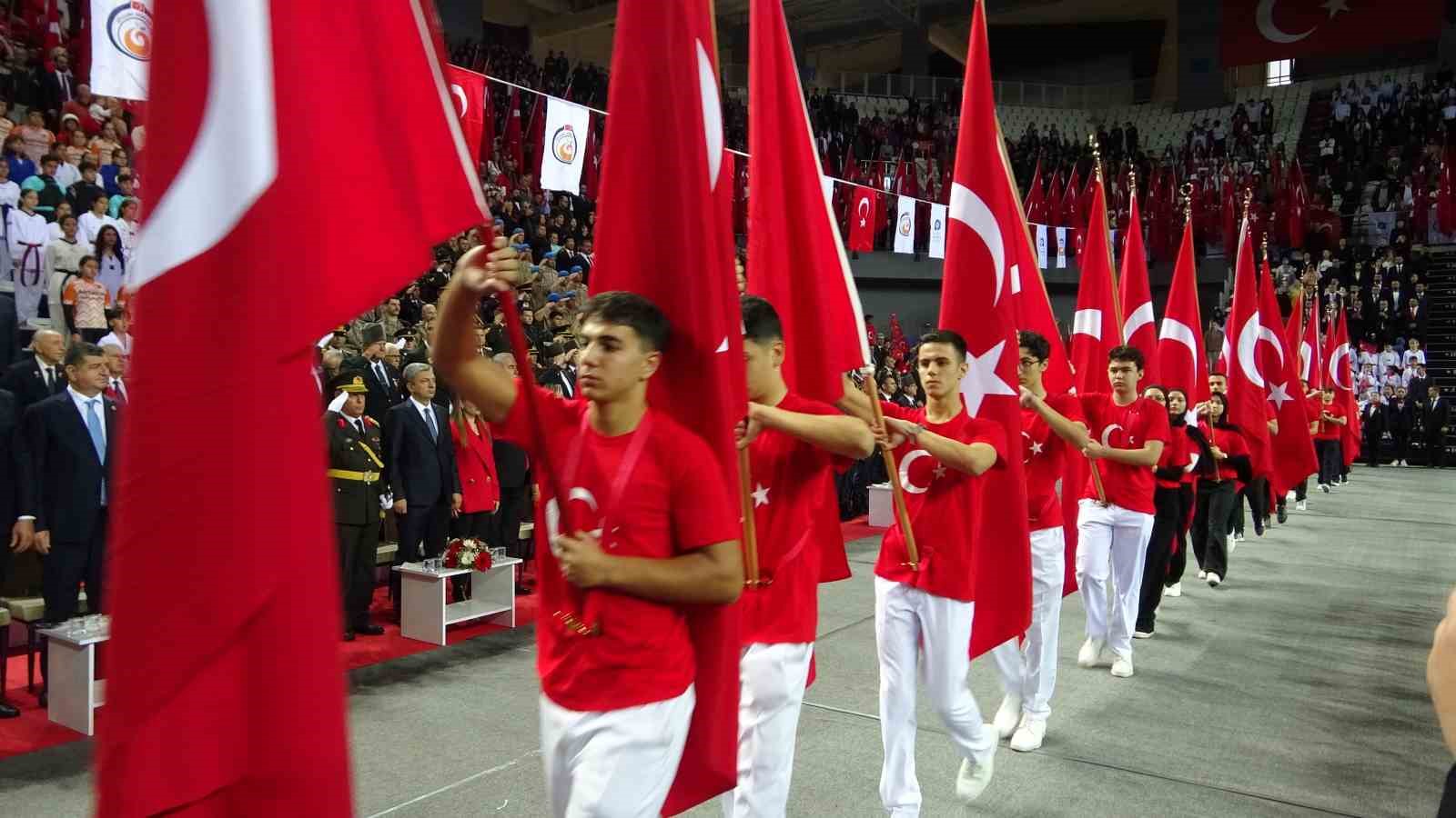Antalya’da 29 Ekim 10 bin kişilik spor salonunda kutlandı