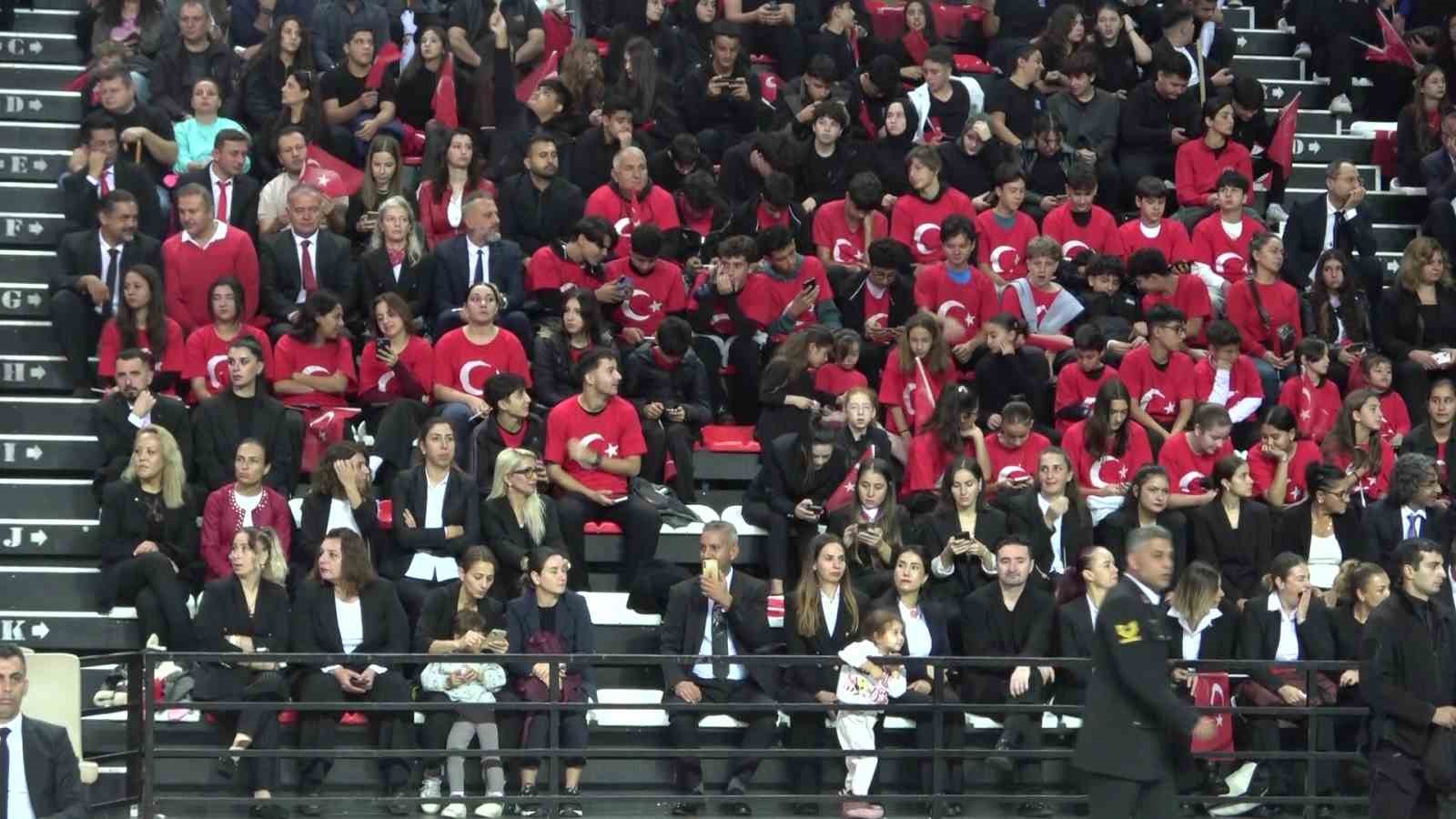 Antalya’da 29 Ekim 10 bin kişilik spor salonunda kutlandı