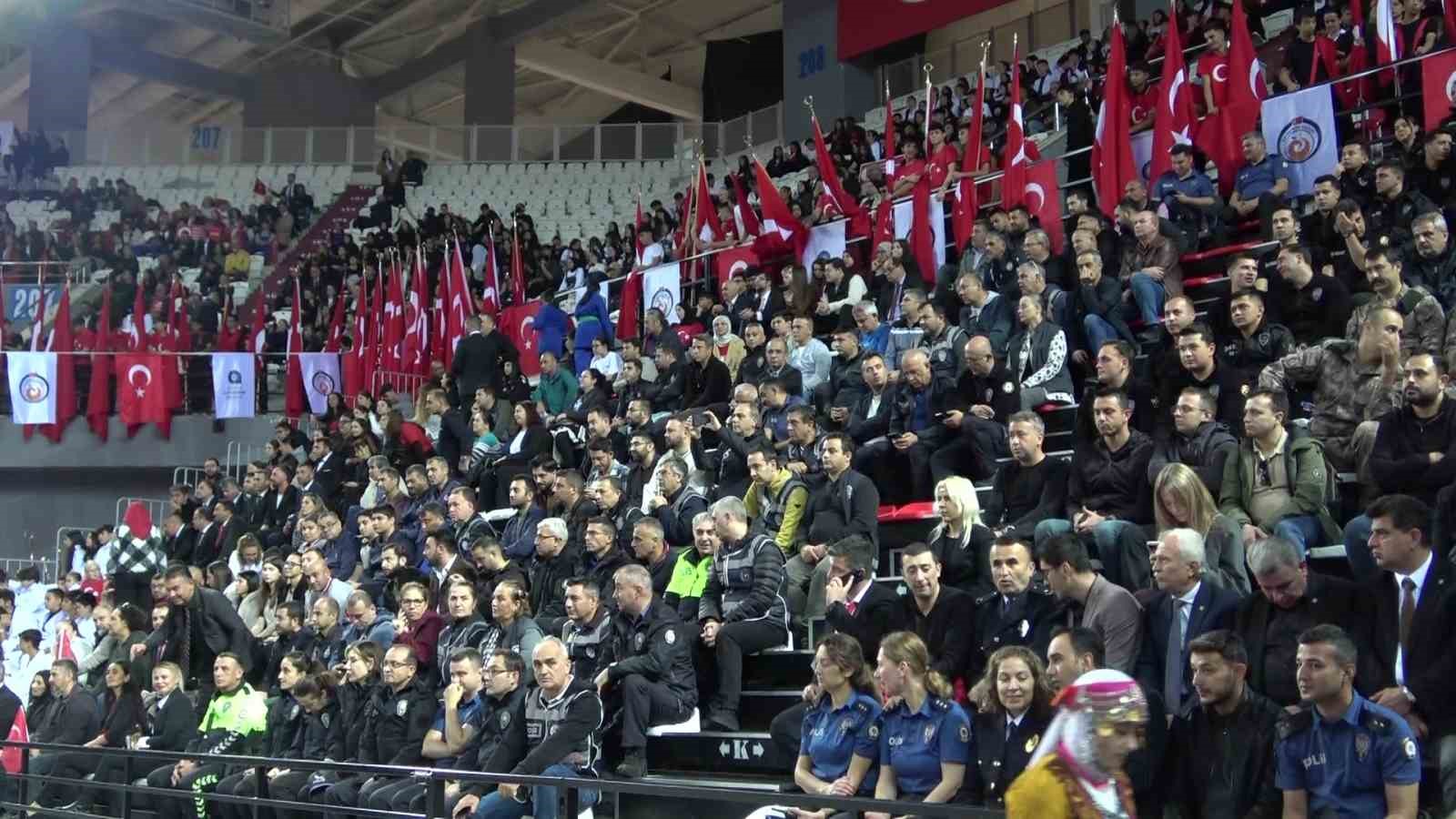 Antalya’da 29 Ekim 10 bin kişilik spor salonunda kutlandı