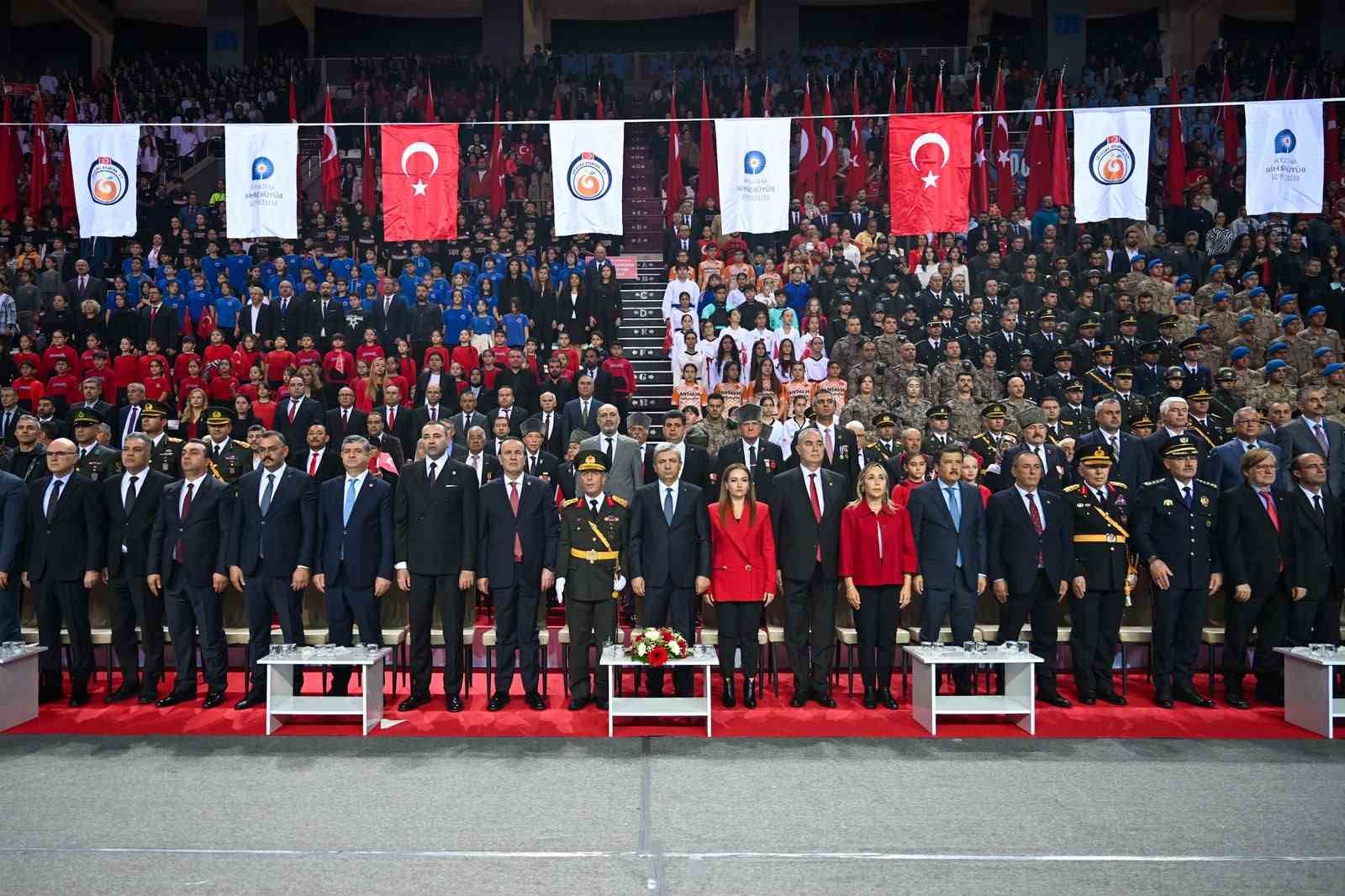 Antalya’da 29 Ekim 10 bin kişilik spor salonunda kutlandı