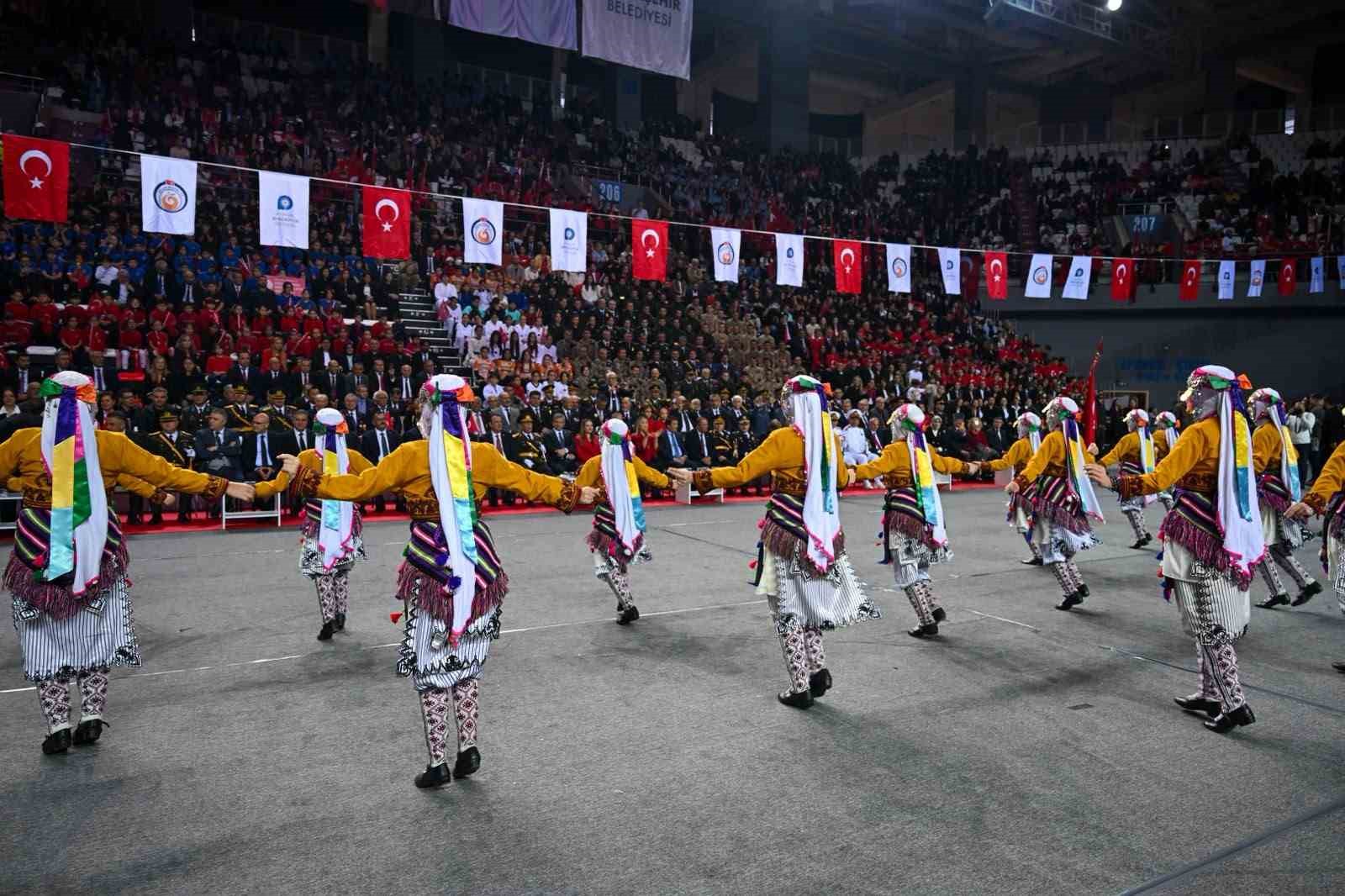 Antalya’da 29 Ekim 10 bin kişilik spor salonunda kutlandı