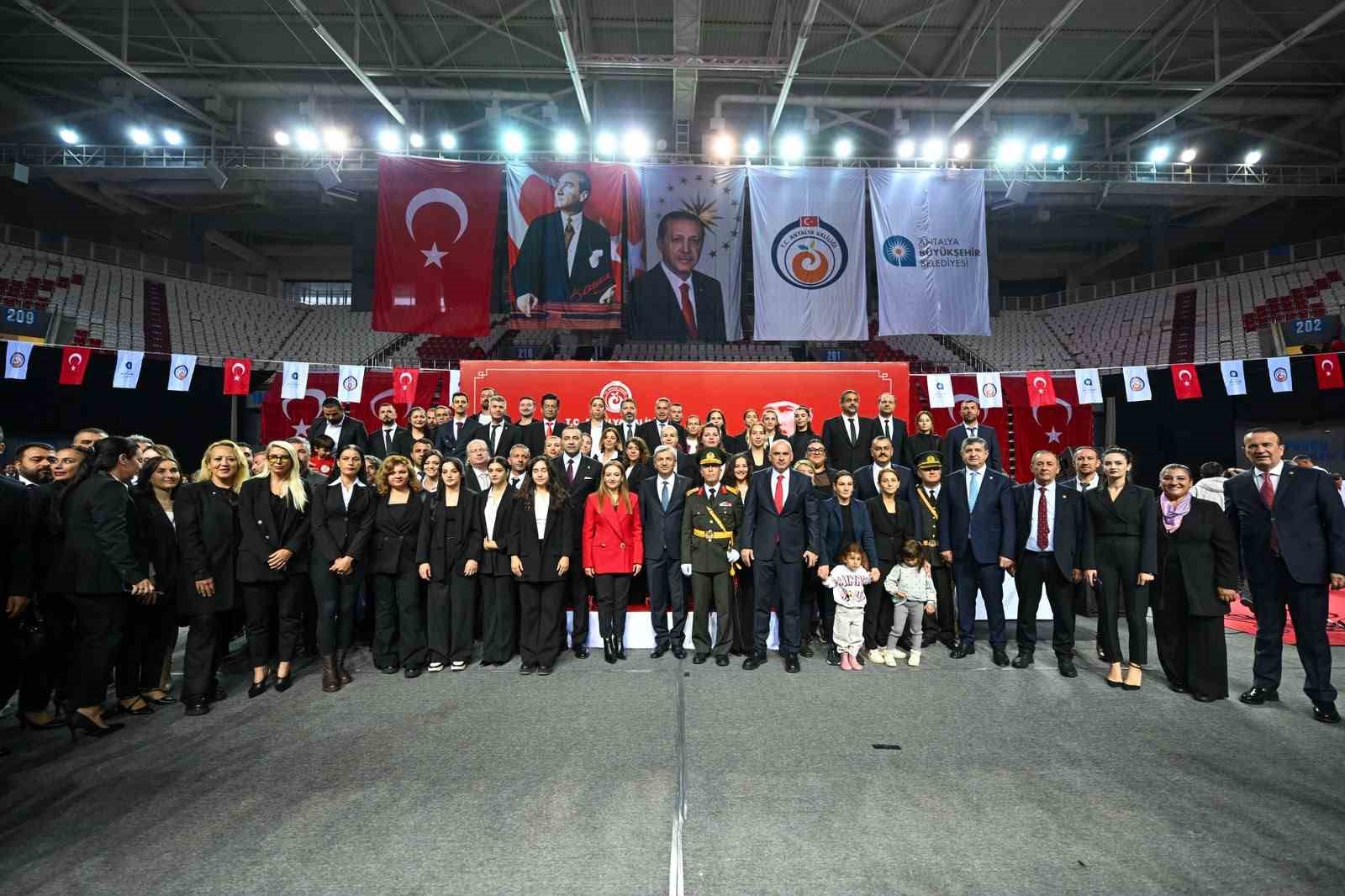 Antalya’da 29 Ekim 10 bin kişilik spor salonunda kutlandı